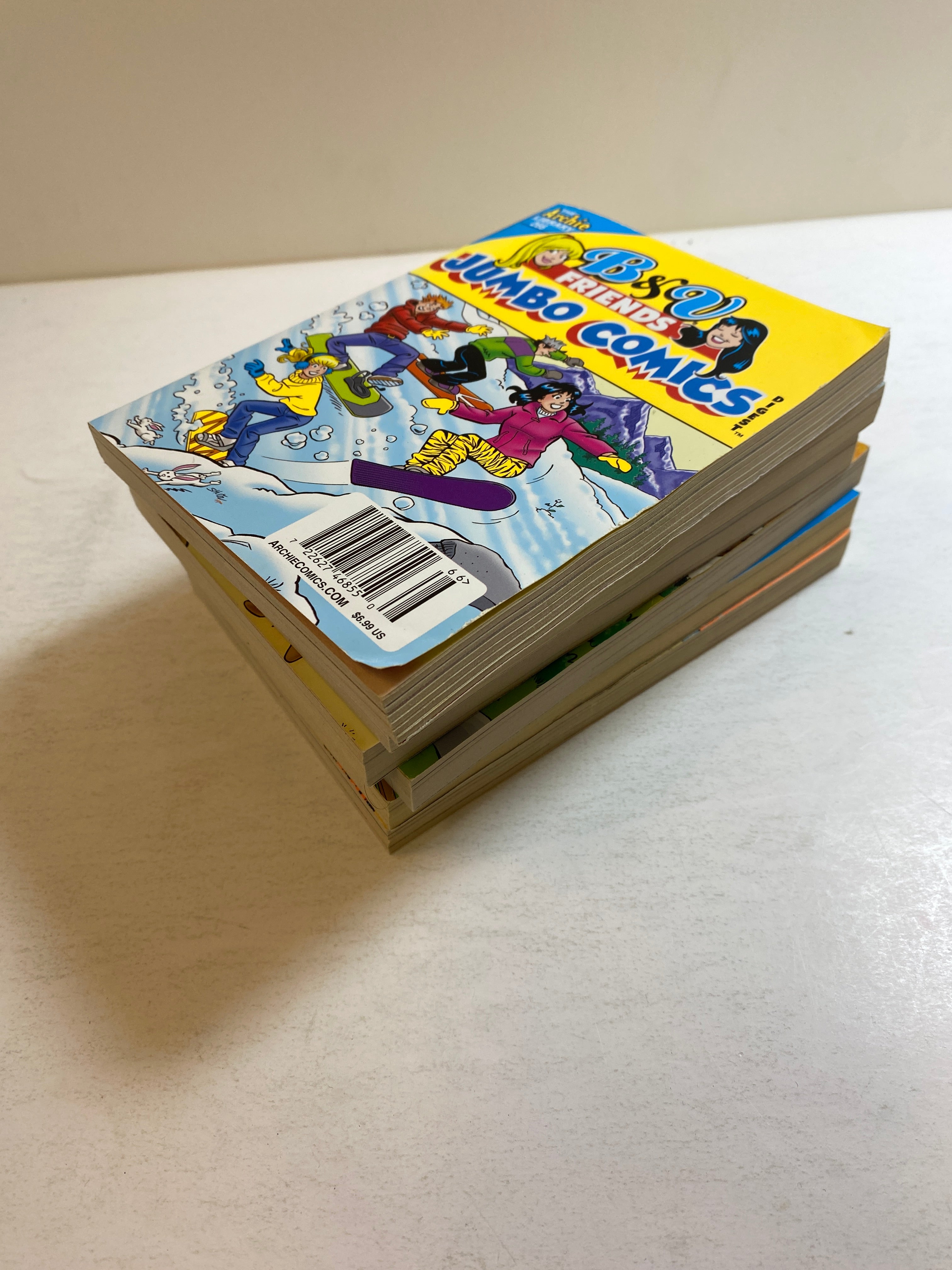Lot of 6 Betty and Veronica Archie Digests 2018-2019