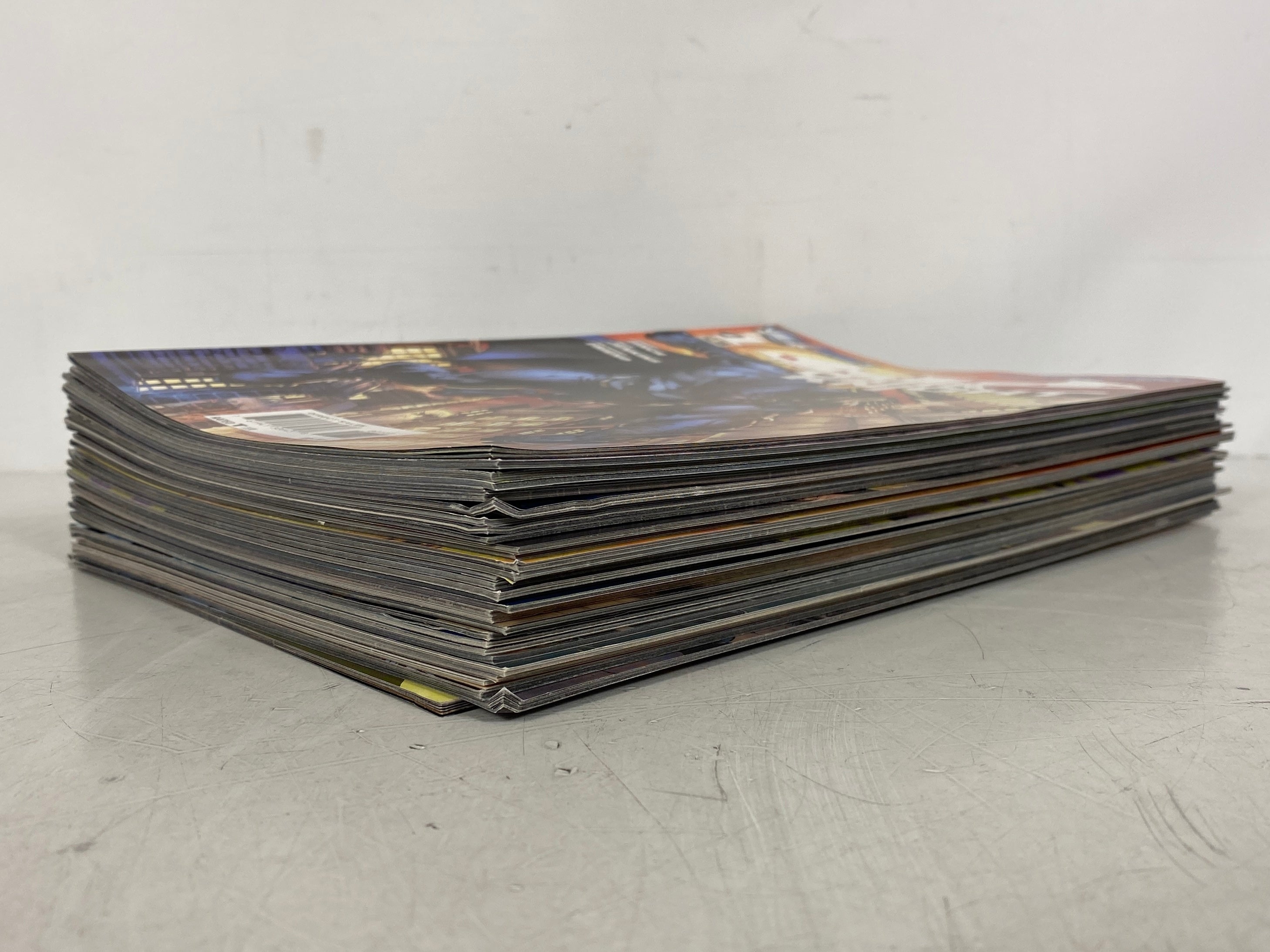 Lot of 32 Batman The Dark Knight (2011-2014)