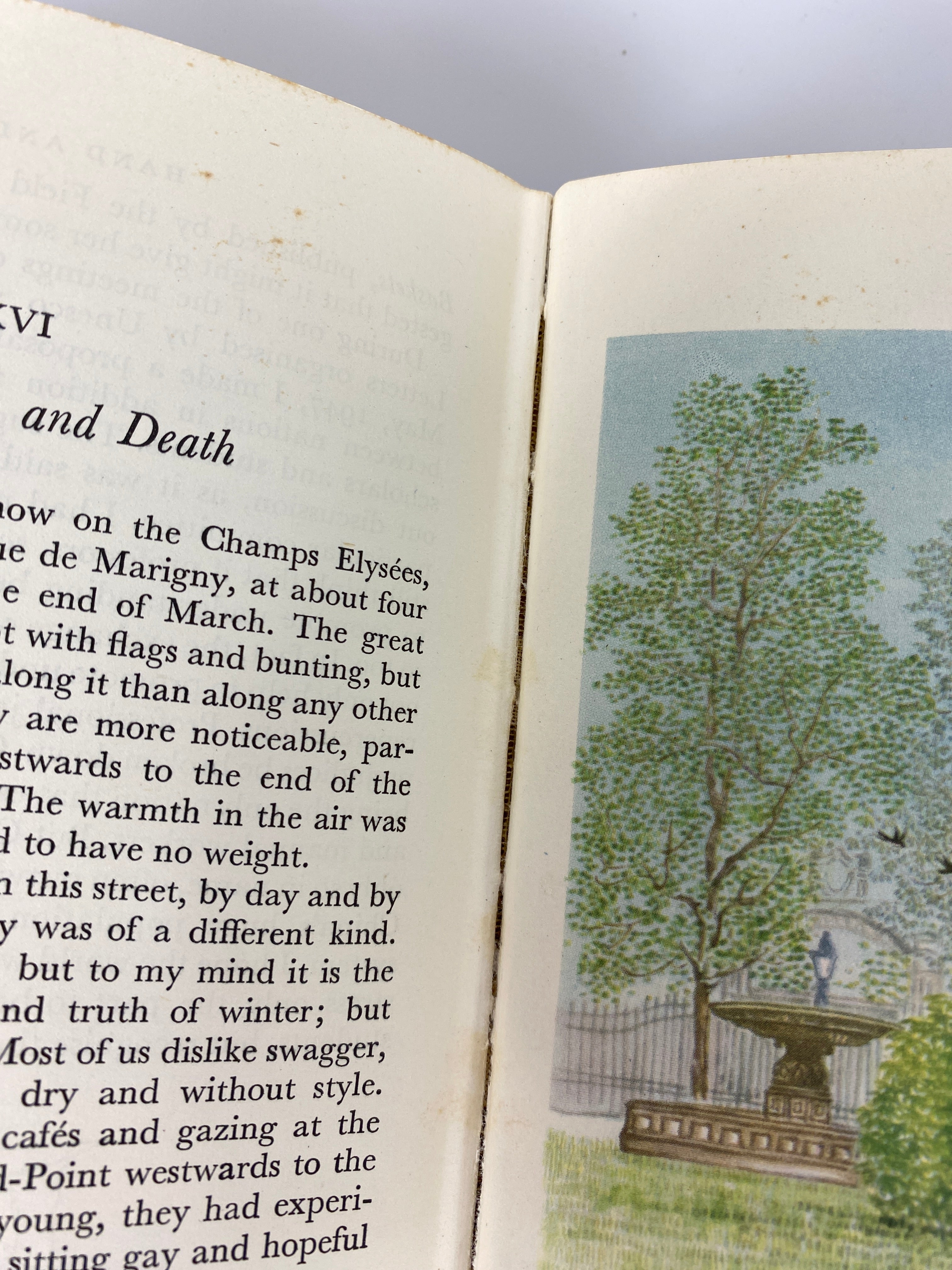 The Silent Traveller in Paris Written and Illustrated by Chiang Yee Vintage HC