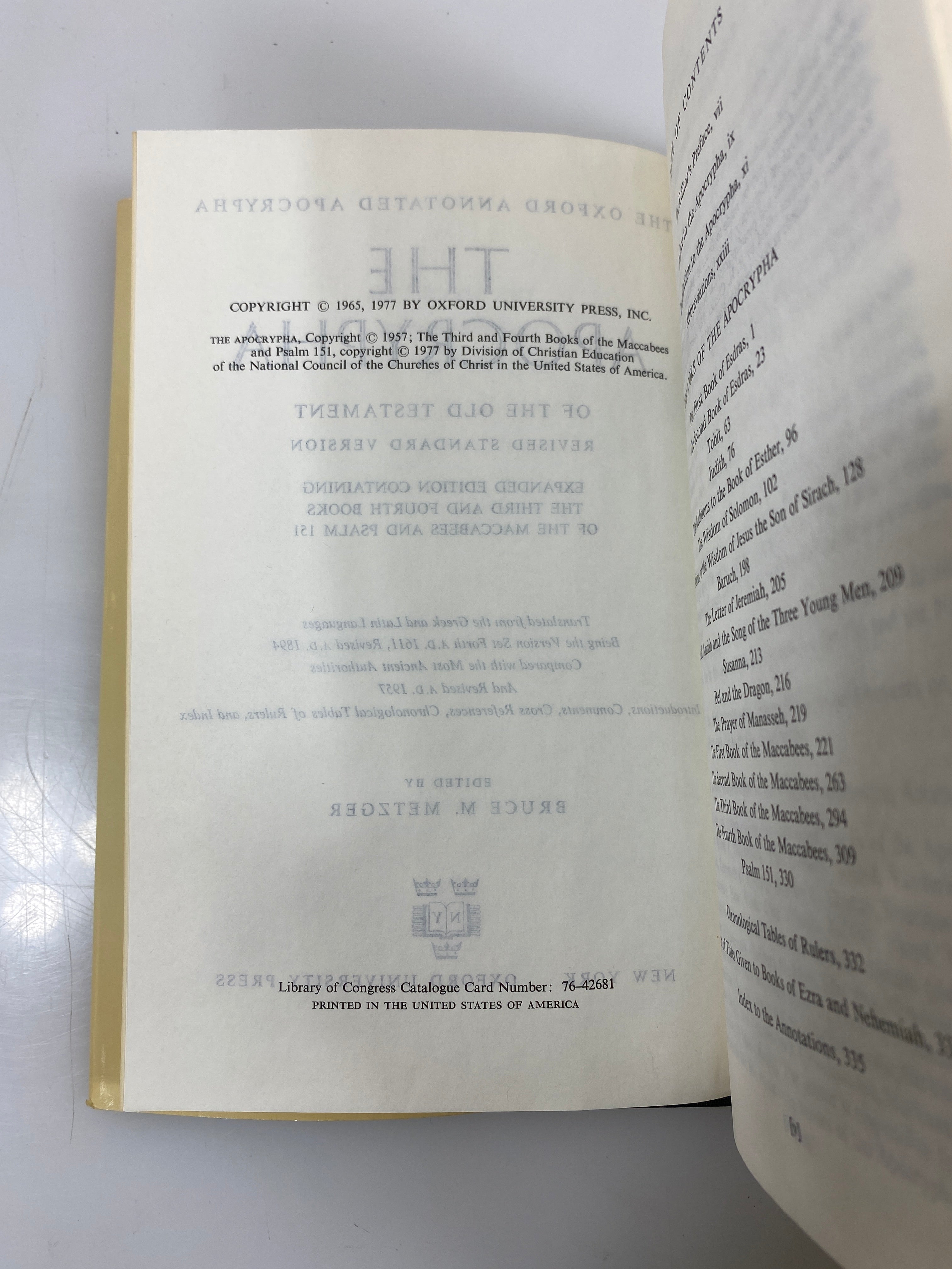 The Oxford Annotated Apocrypha Oxford University Press 1977 HCDJ
