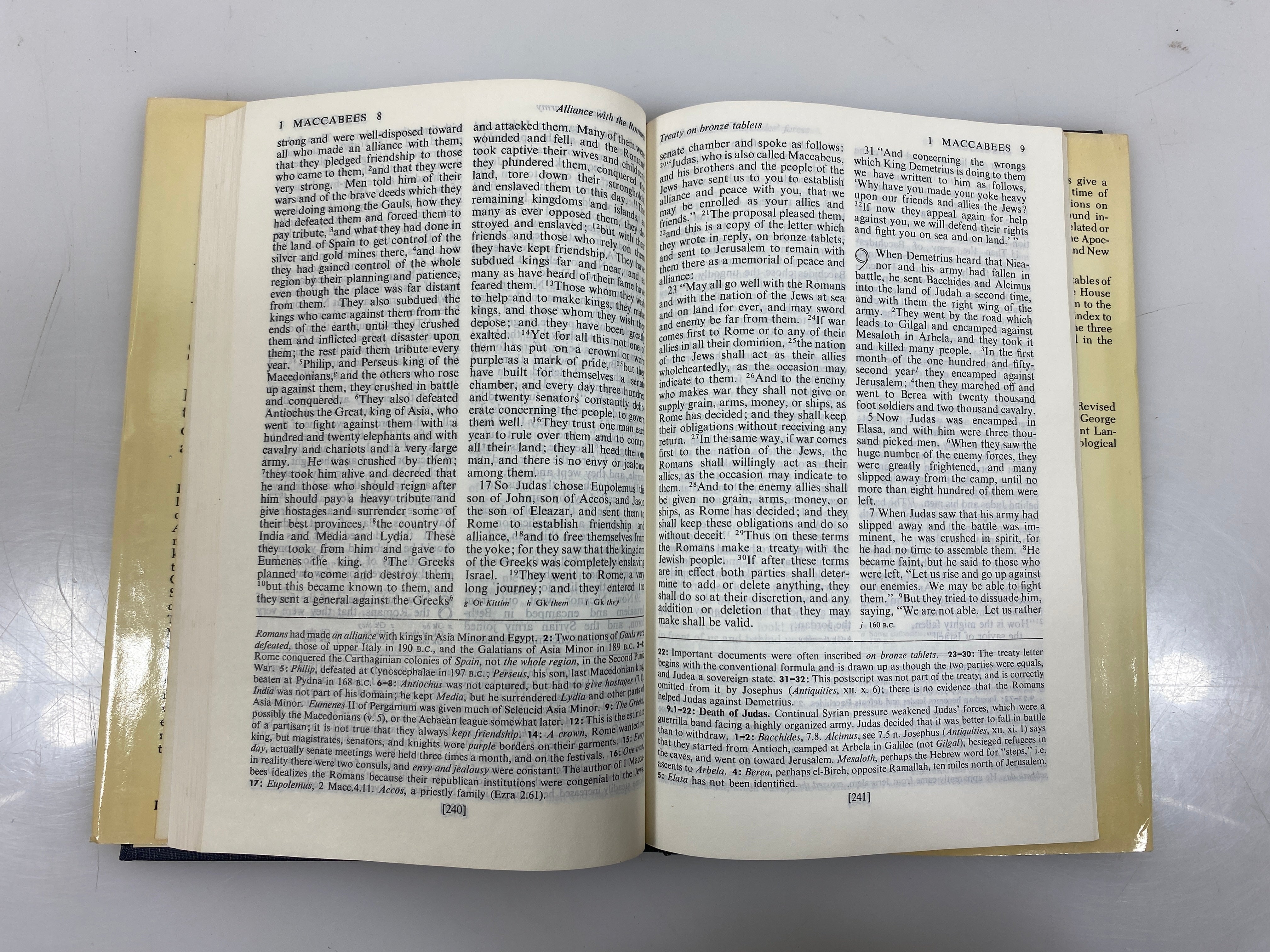 The Oxford Annotated Apocrypha Oxford University Press 1977 HCDJ