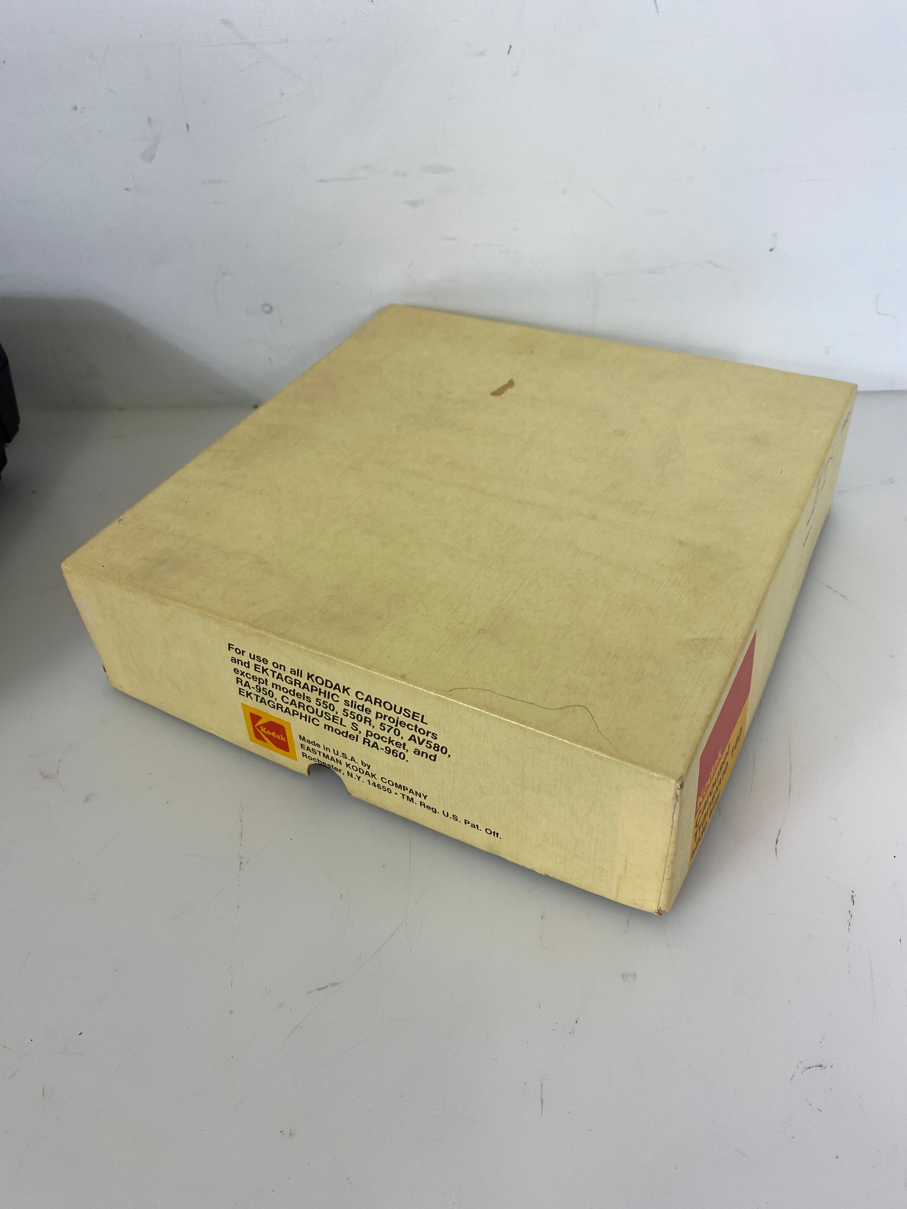 Kodak 4600 Carousel Slide Projector w/ Case Slide Projection Lens