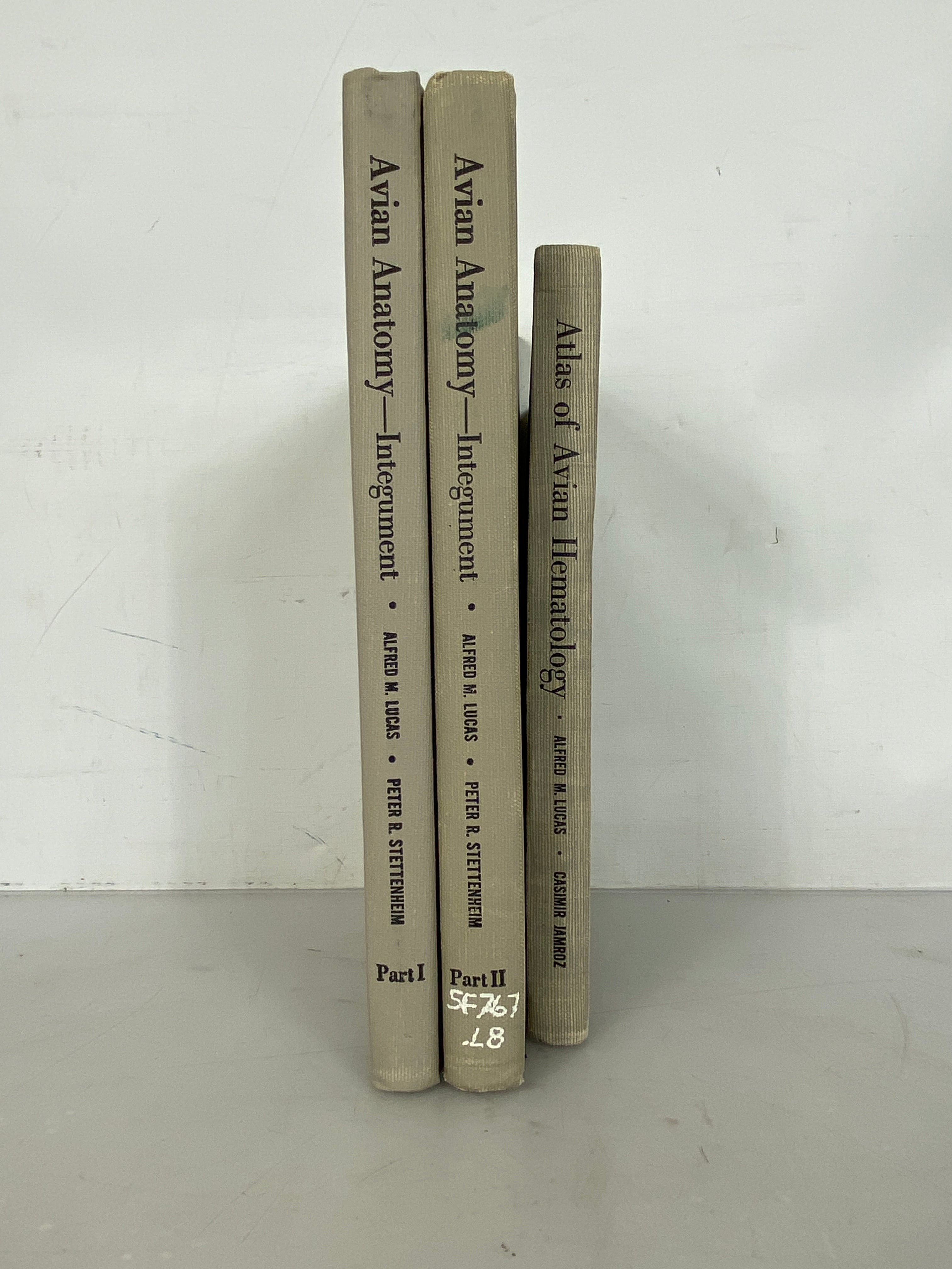 Lot of 3: Avian Anatomy Integument Part I and II and Atlas of Avian Hematology U.S. Department of Agriculture 1961-1972 HC