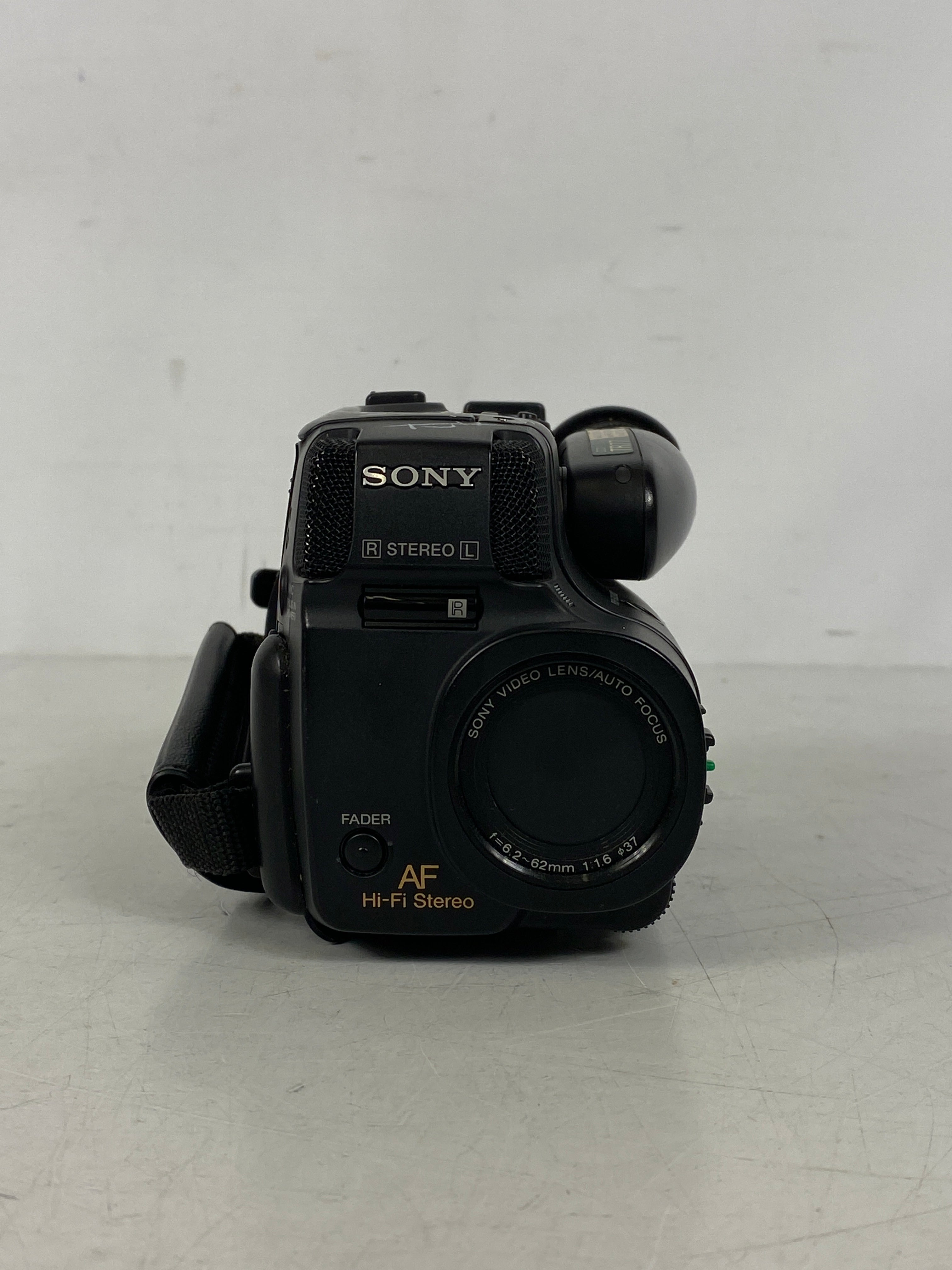 Sony CCD-TR77 Video Camera Recorder