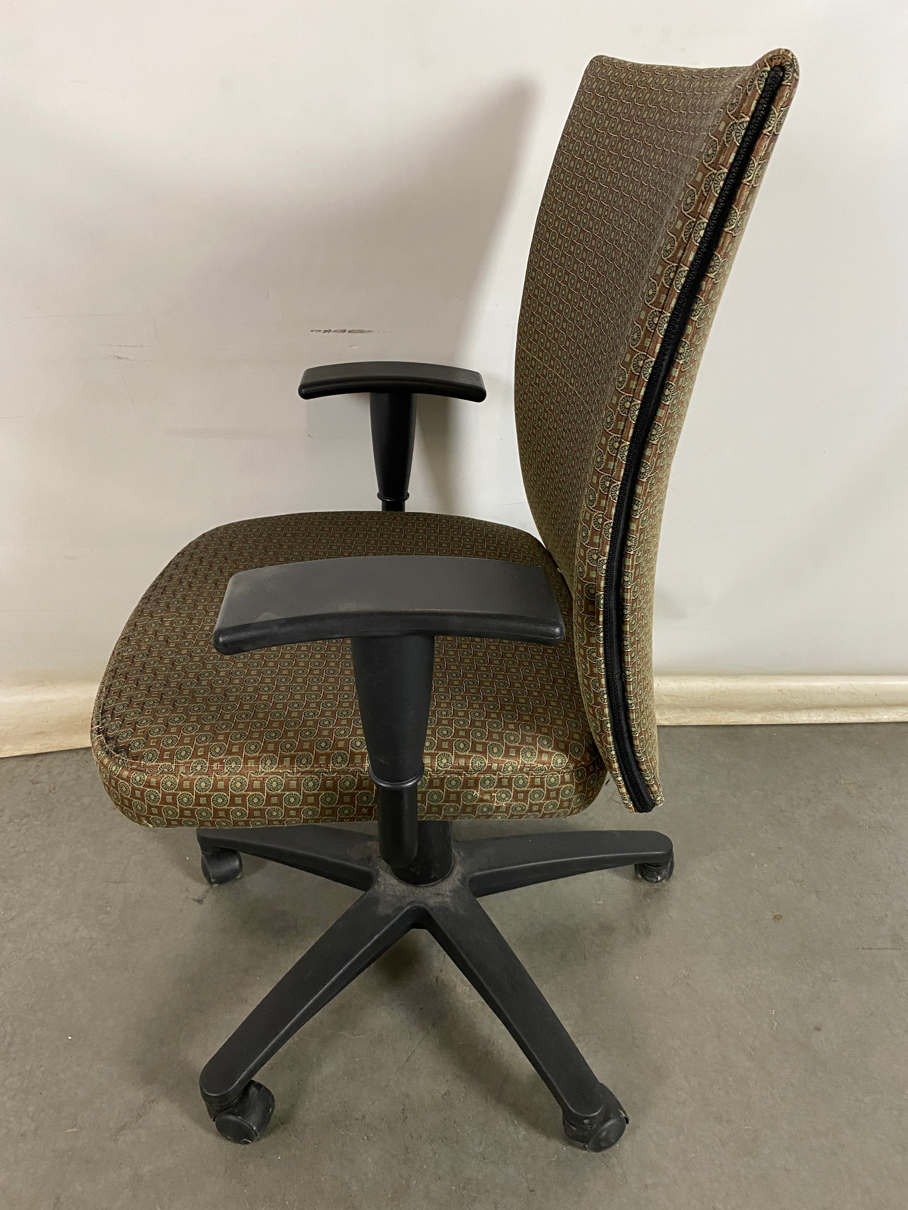 Steelcase Turnstone Green Pattern Rolling Office Chair