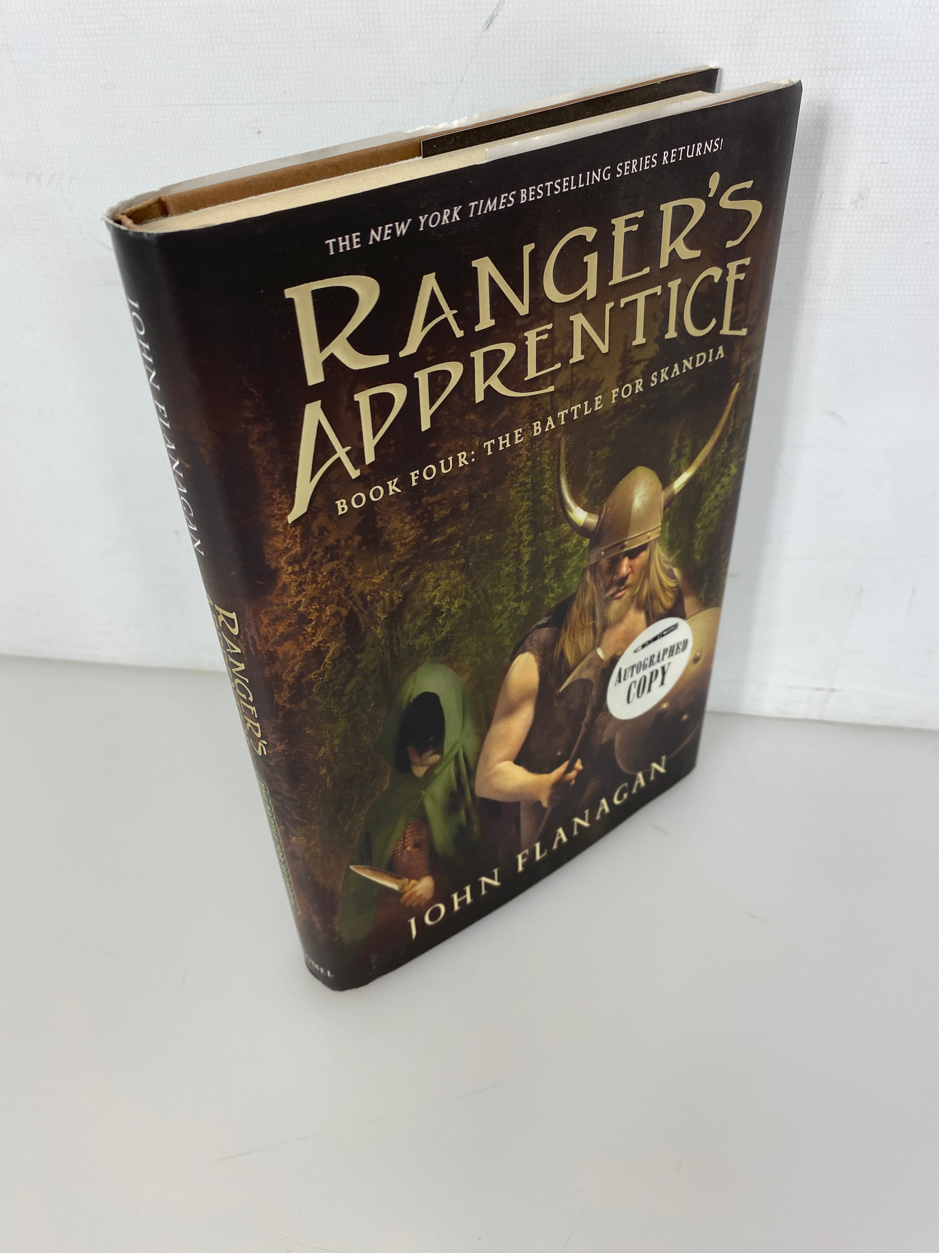 Ranger's Apprentice Book 4 John Flanagan HCDJ 2008 *Signed*