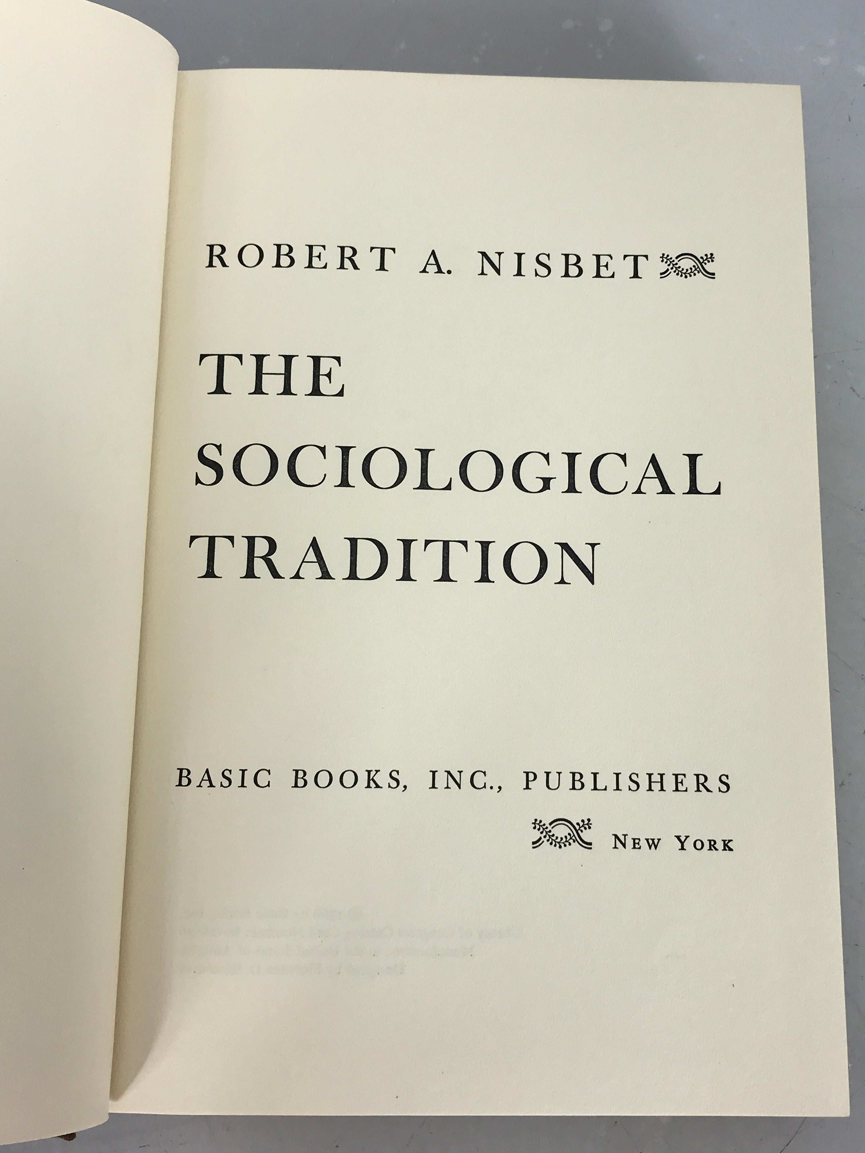 The Sociological Tradition Robert Nisbet 1966 HC DJ