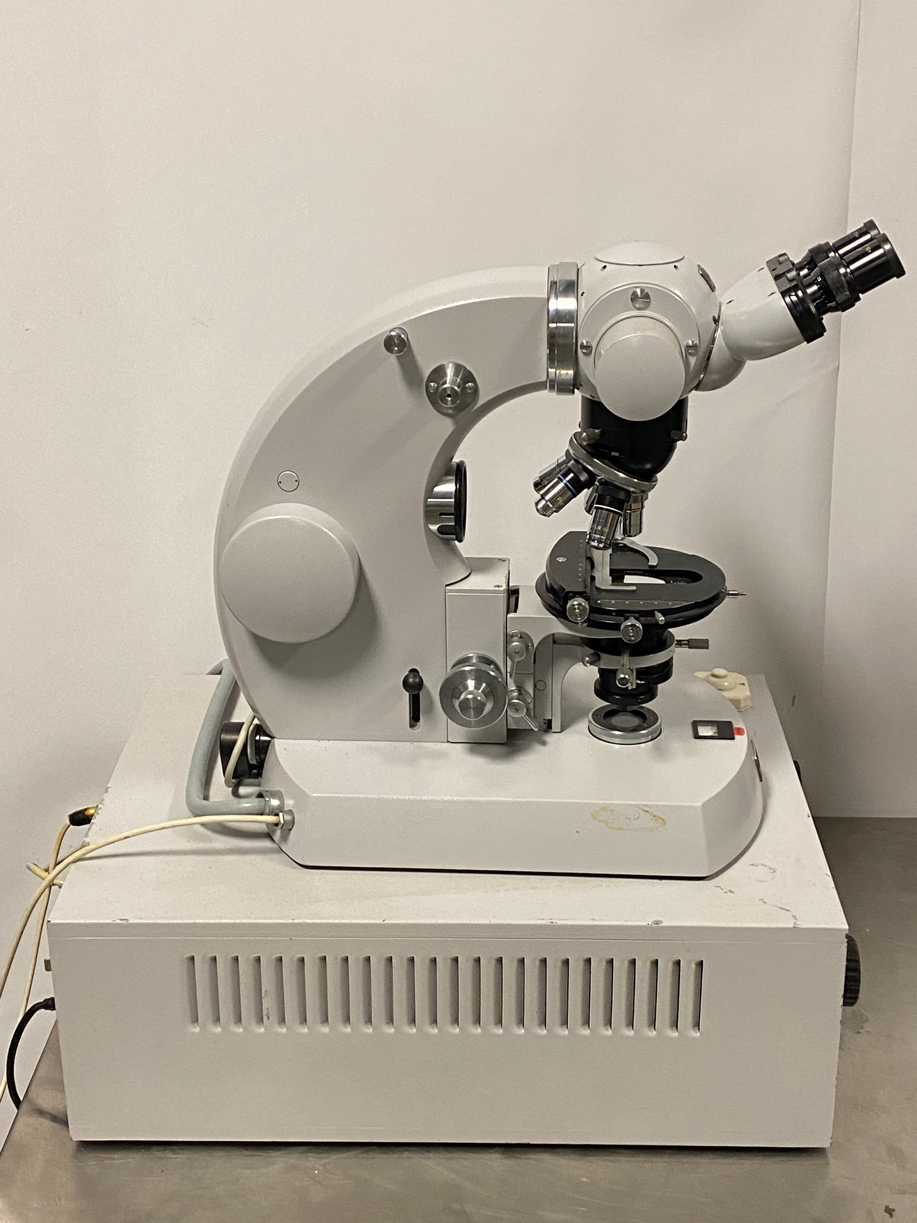 Zeiss Photomicroscope II Binocular Microscope w/Automatic Exposure Control Instrument and Objectives *For parts and Repair*