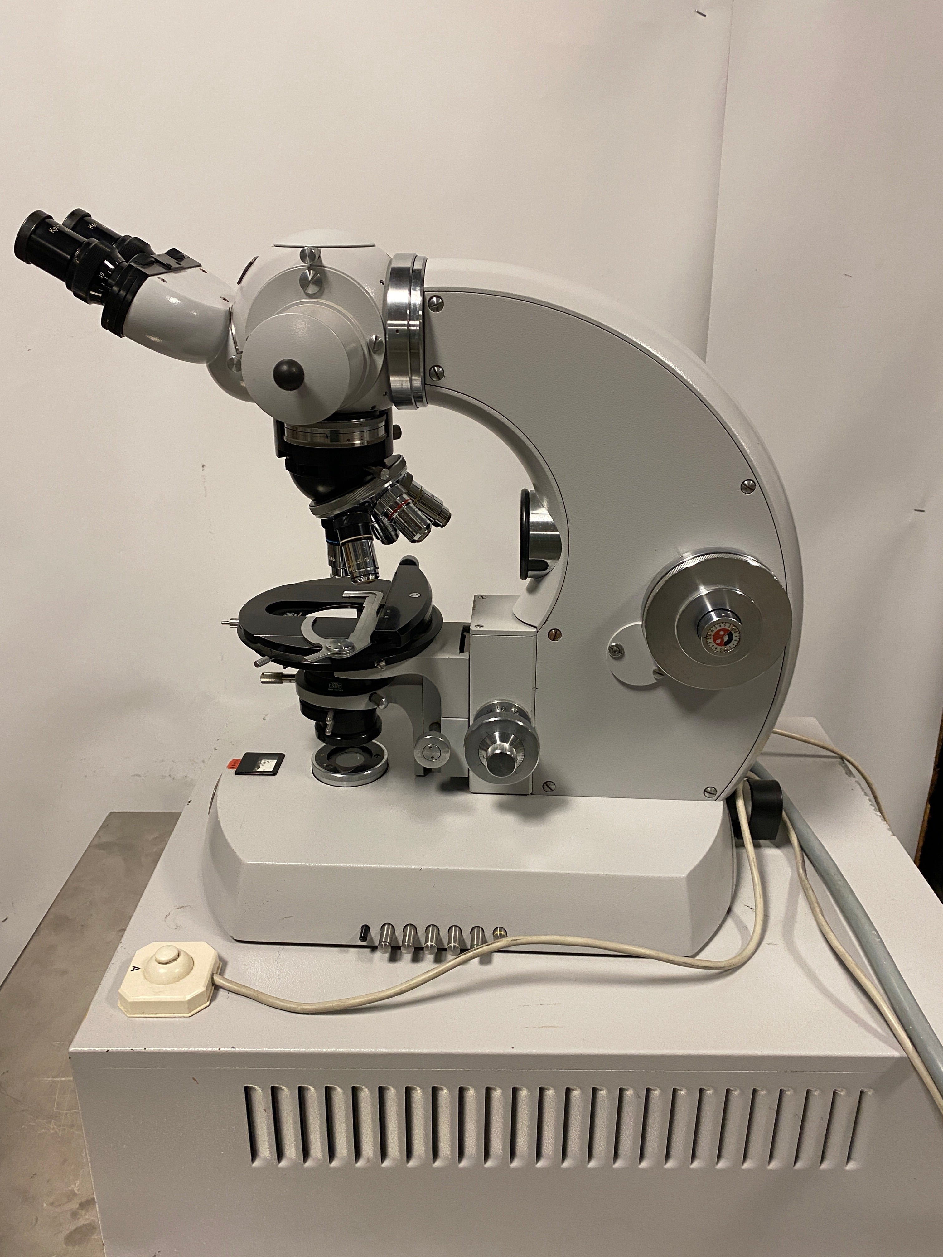 Zeiss Photomicroscope II Binocular Microscope w/Automatic Exposure Control Instrument and Objectives *For parts and Repair*