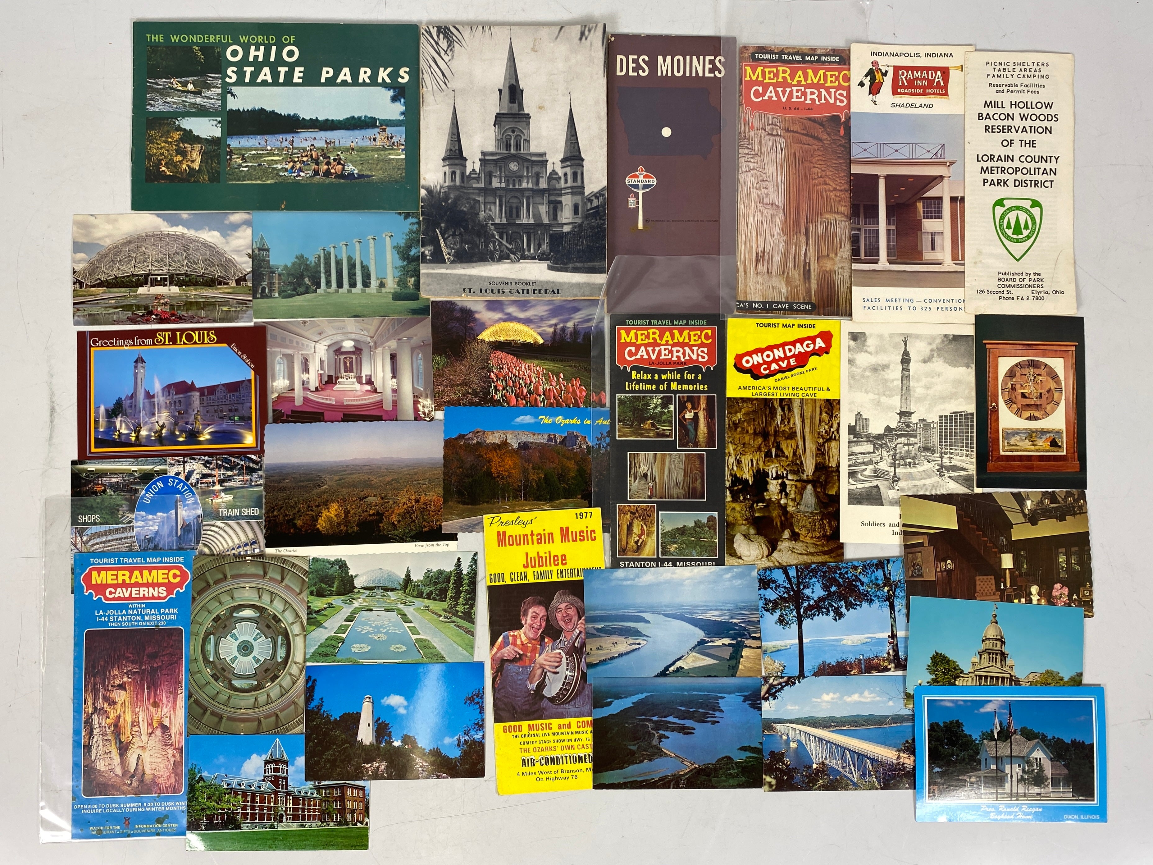 Midwest States Travel Ephemera Lot (Maps, Postcards, Brochures)