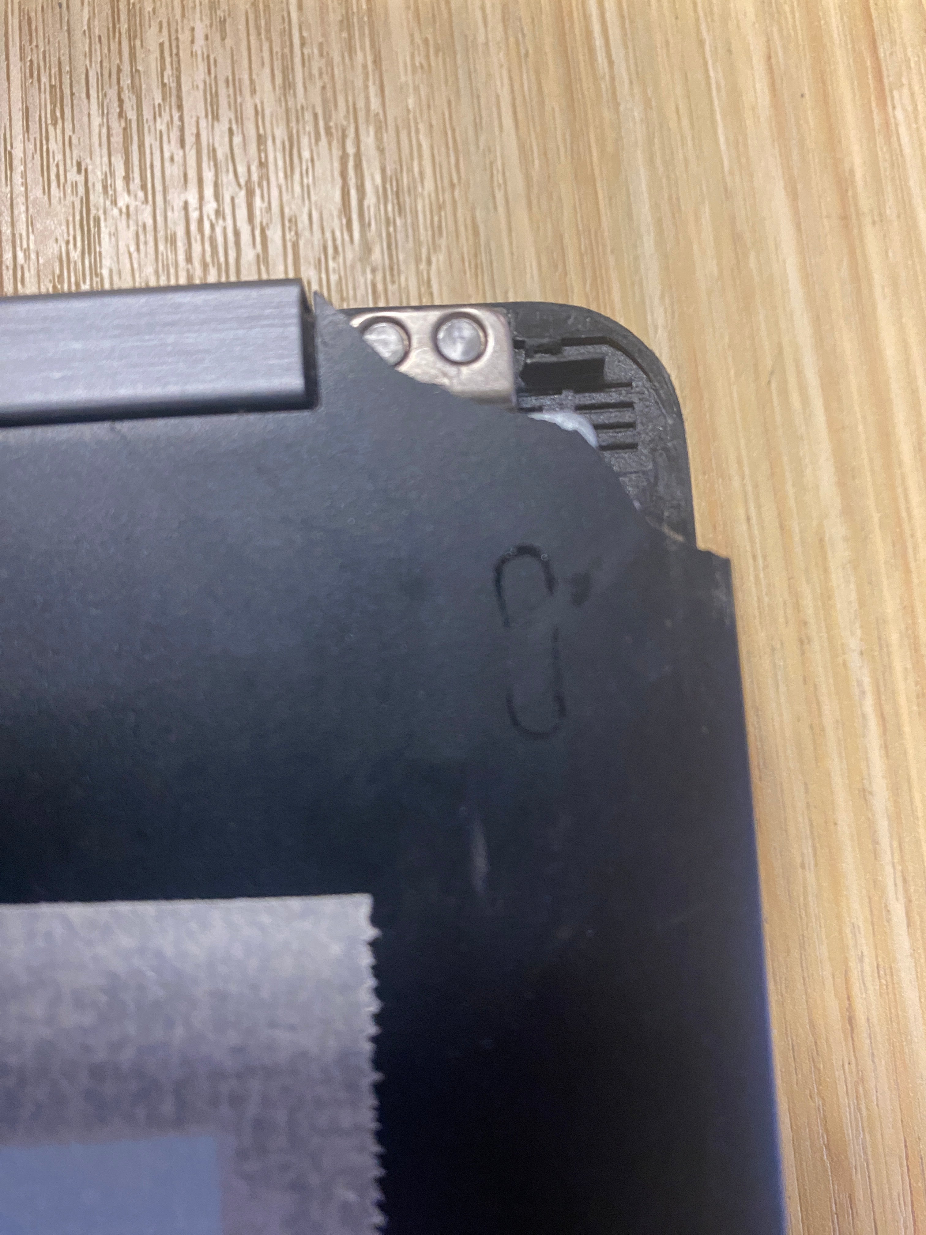 Dell Latitude E5570 i7 6th Gen Windows 11 Pro *Damage to Shell Corner*