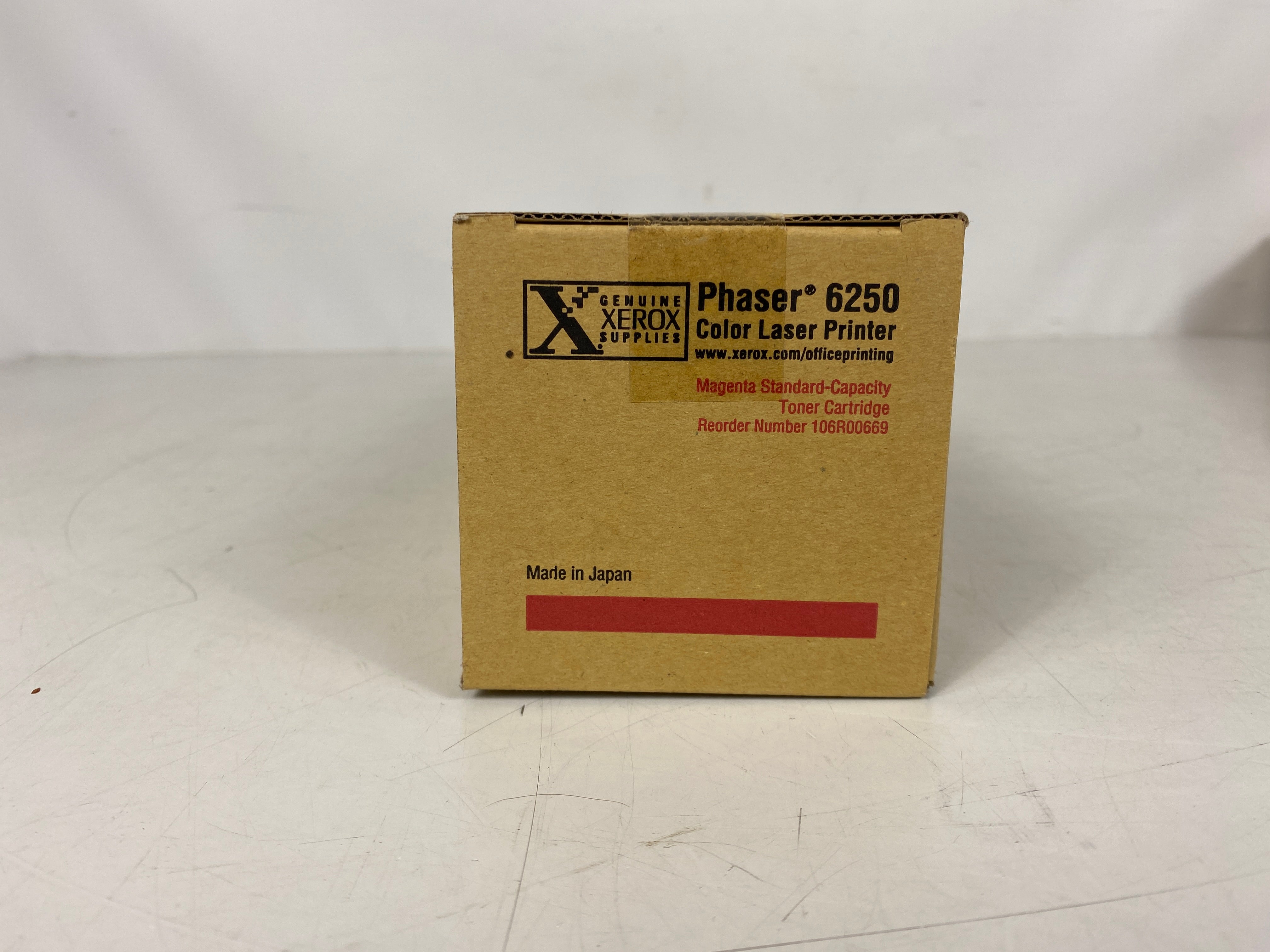 Xerox 106R00669 Standard Capacity Magenta Laser Toner Cartridge for Phaser 6250