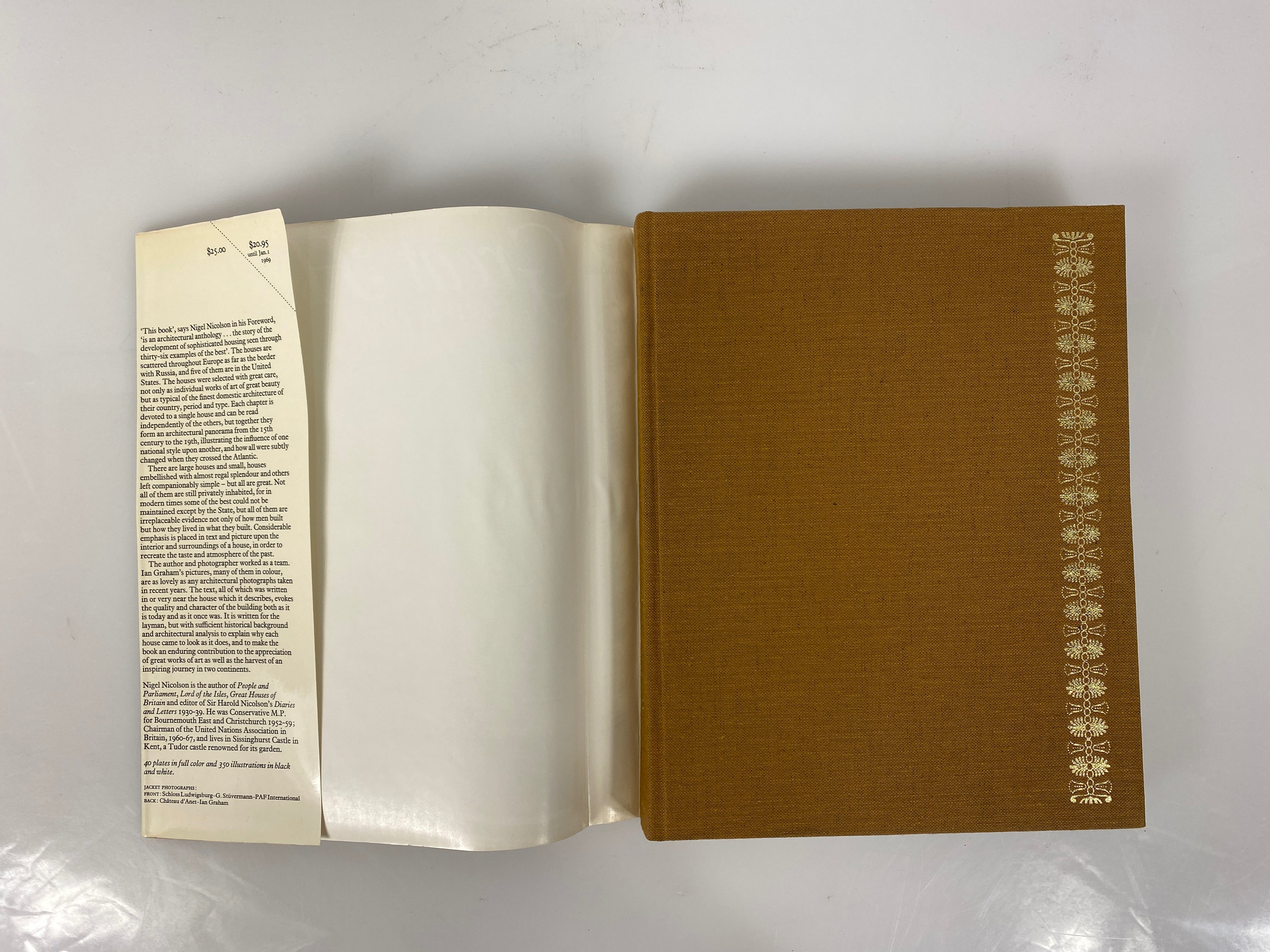 2 Nigel Nicolson: Great Houses of Britain/the Western World 1968 HC DJ