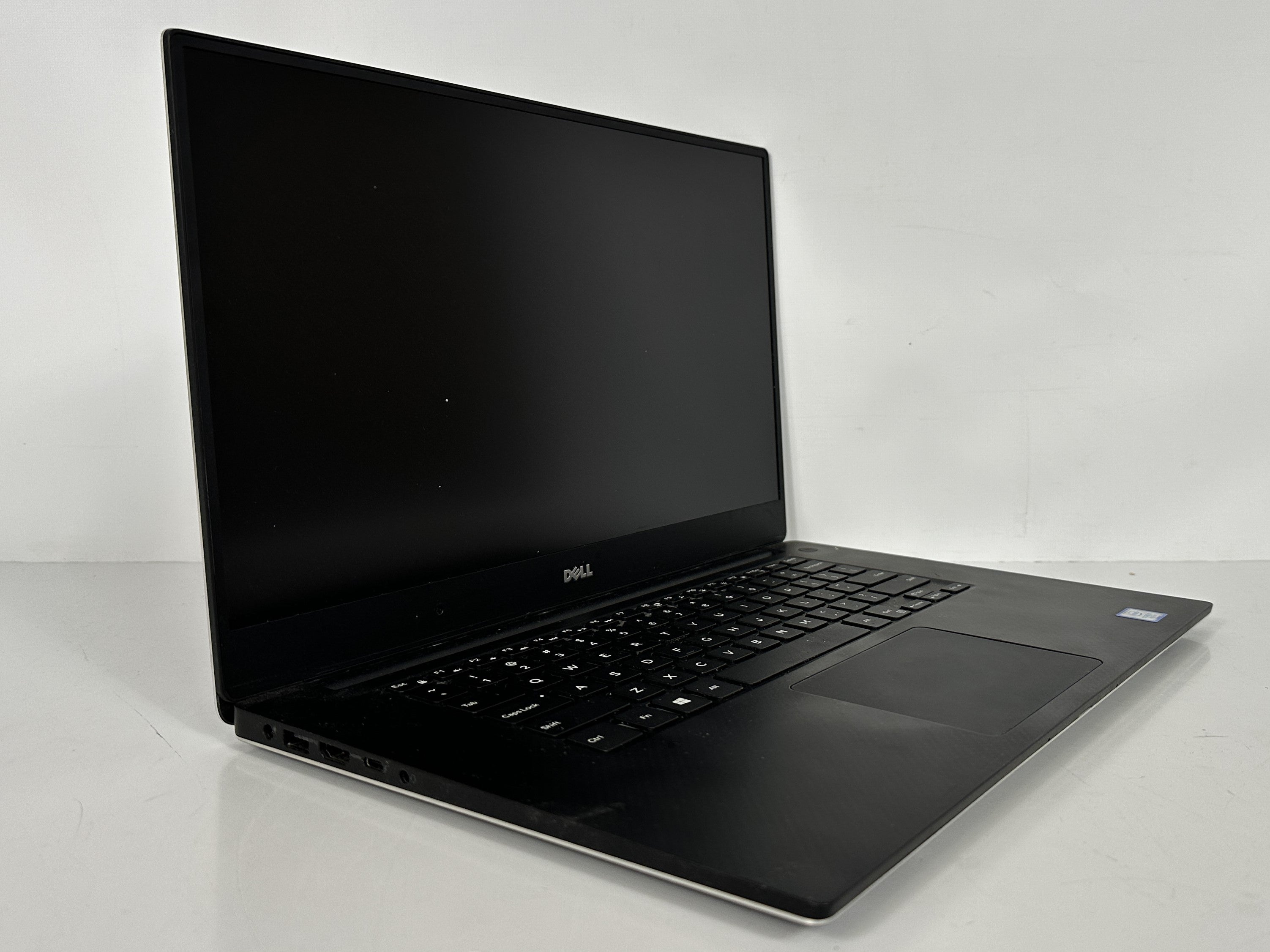 Dell XPS 15-9560 15.6