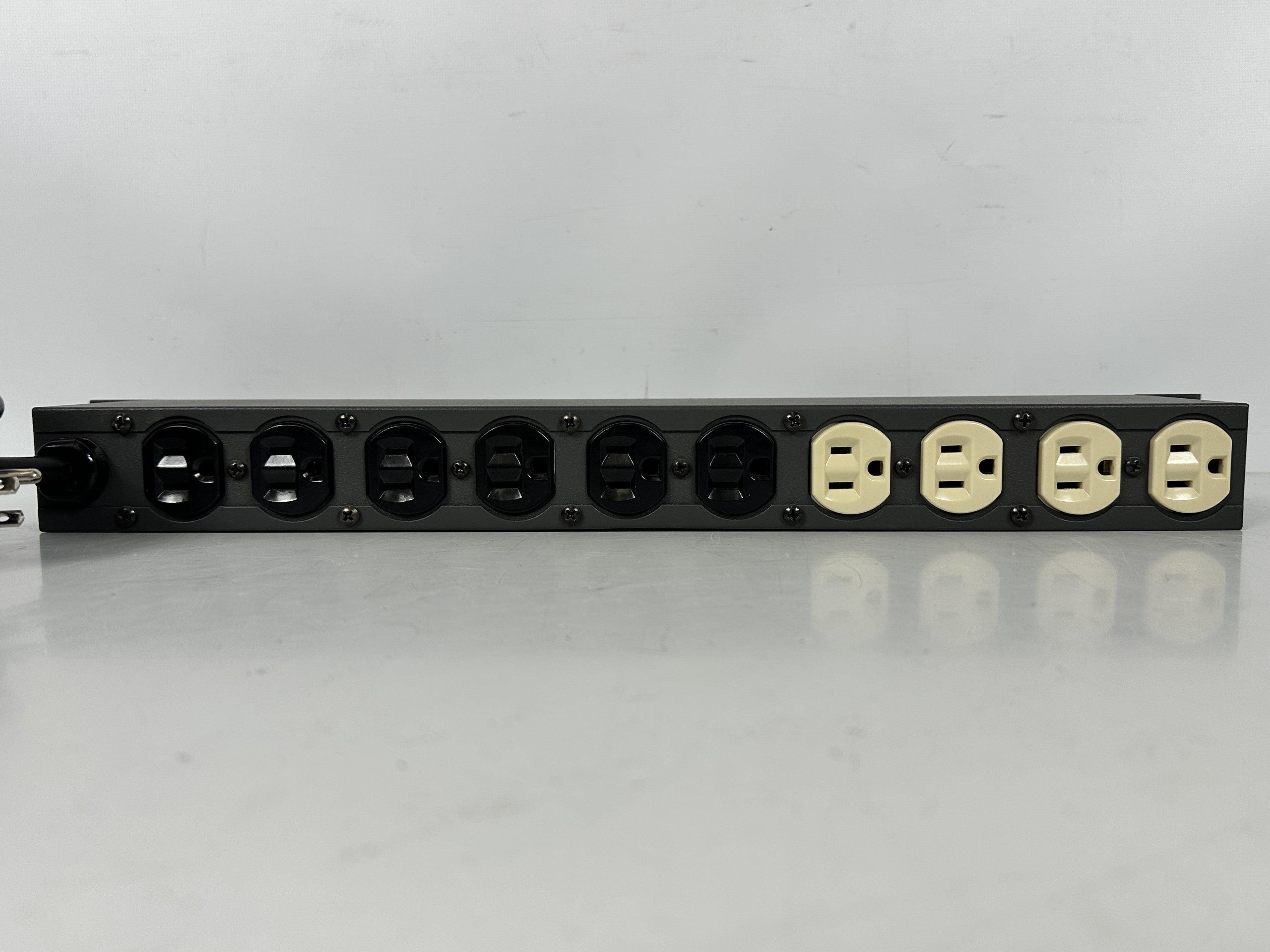 Mod-Tap IB-3206 12-Outlet 15A Isolated Surge Suppression Power Strip