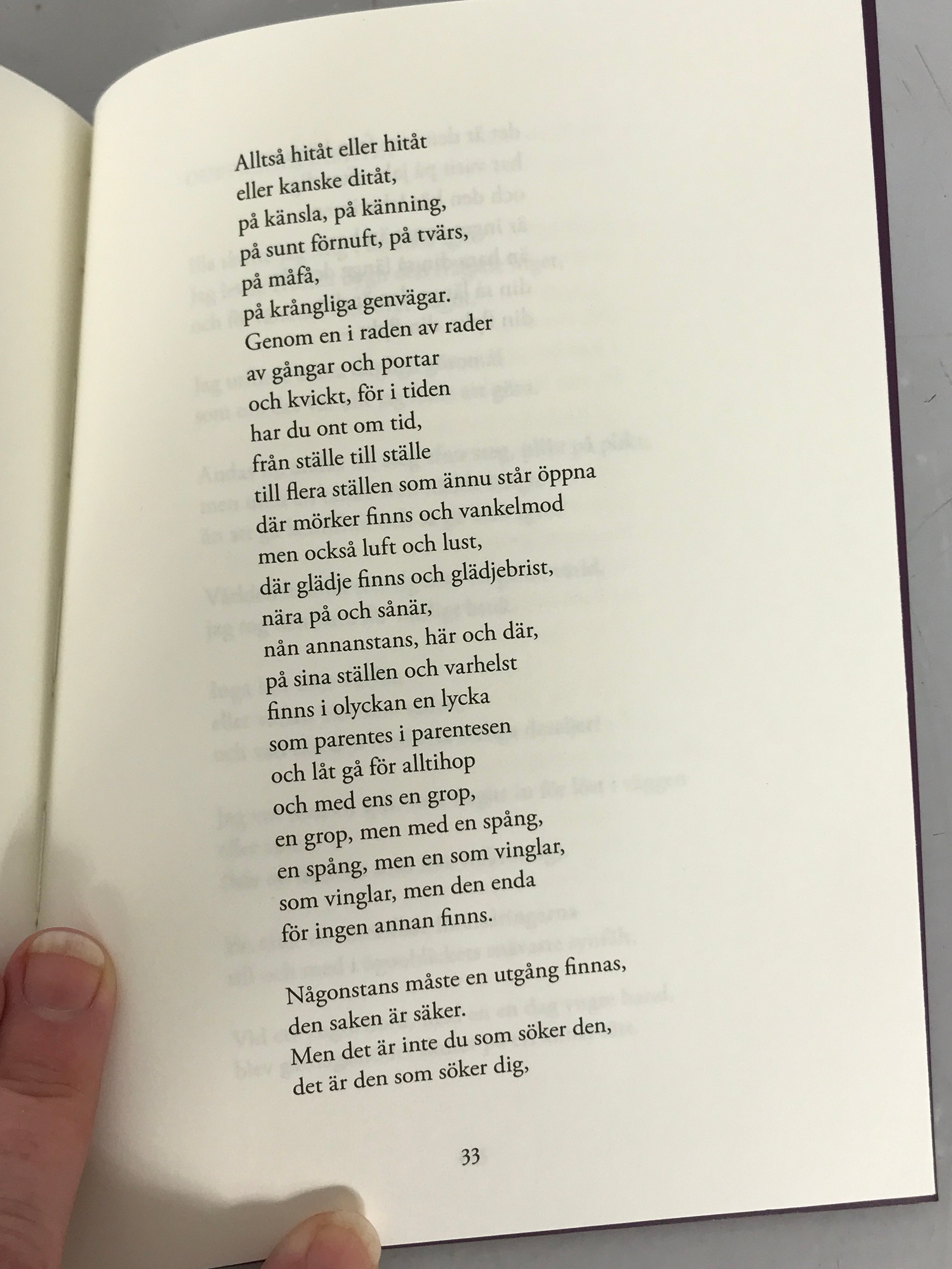 Swedish Language Poetry Book Ett Kolon (A Colon) by Wislawa Szymborska 2008 SC