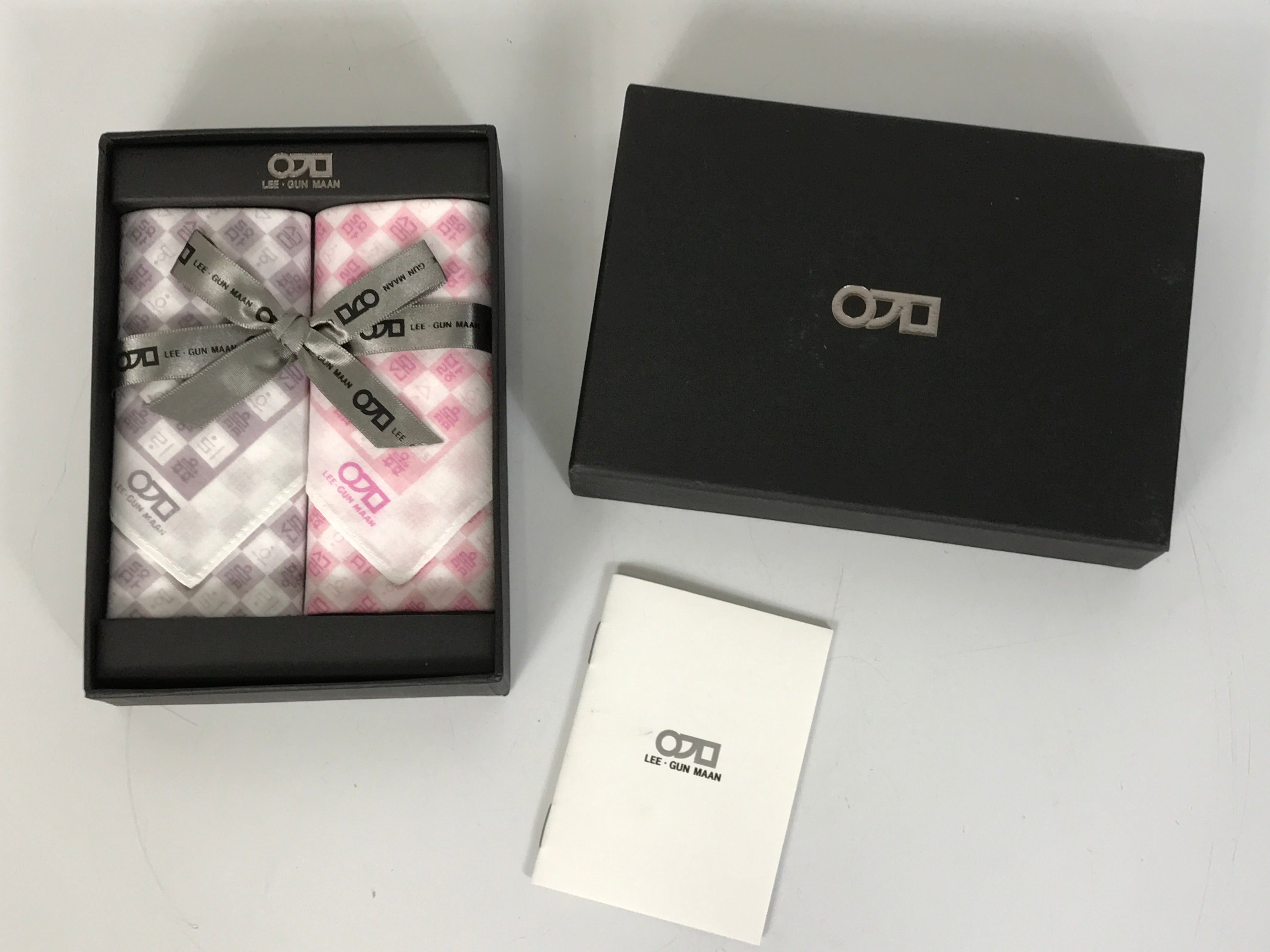 Pair of Lee Gun Maan Handkerchiefs Boxed Gift Set *New*