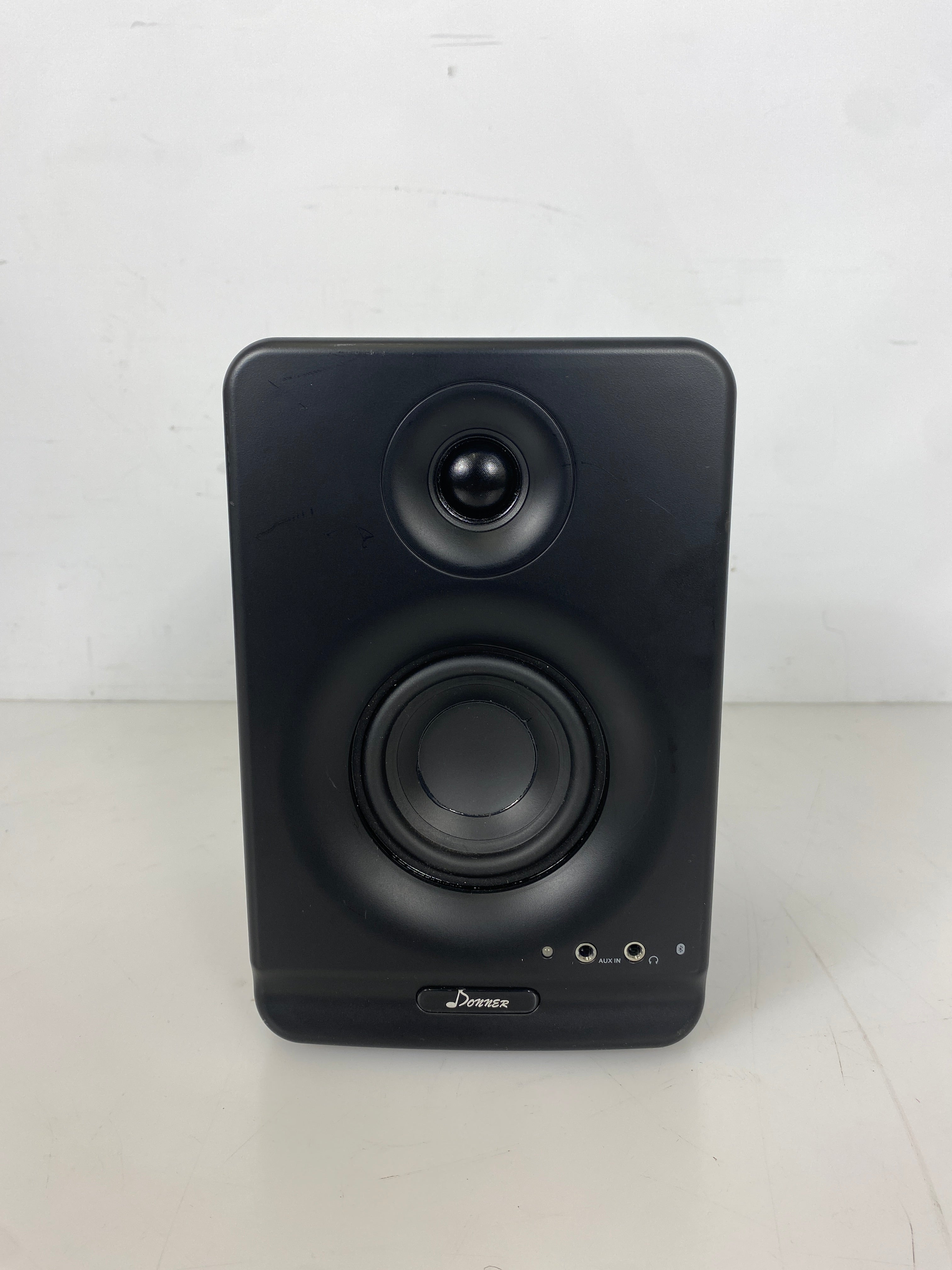 Donner Dyna 3 Powered Bookshelf Speaker - One Speaker