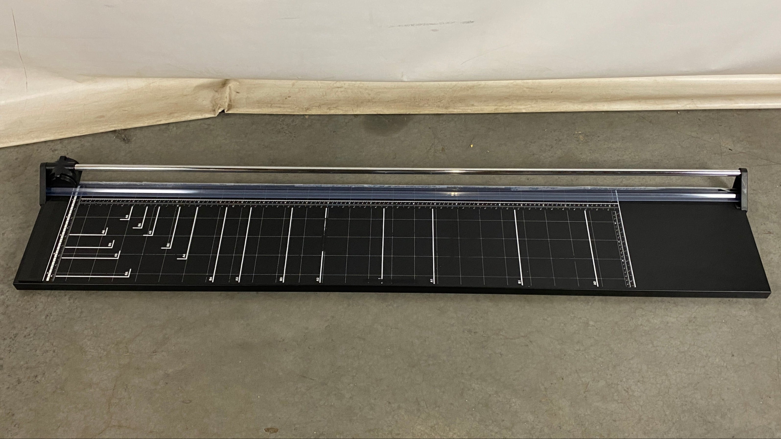 Horizontal Rolling Paper Cutter