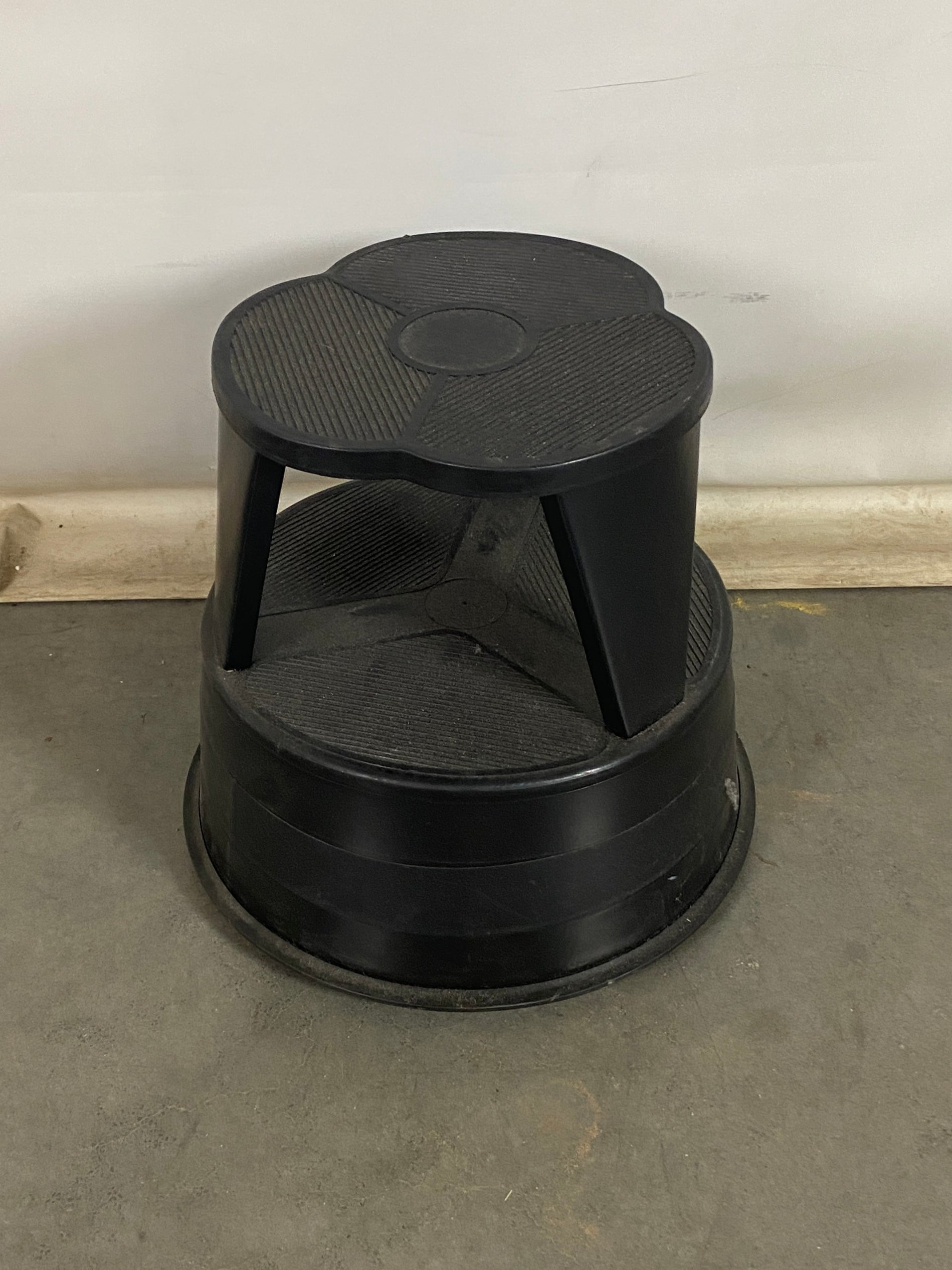 Cramer Inc. KIK Step Black Rolling Step Stool