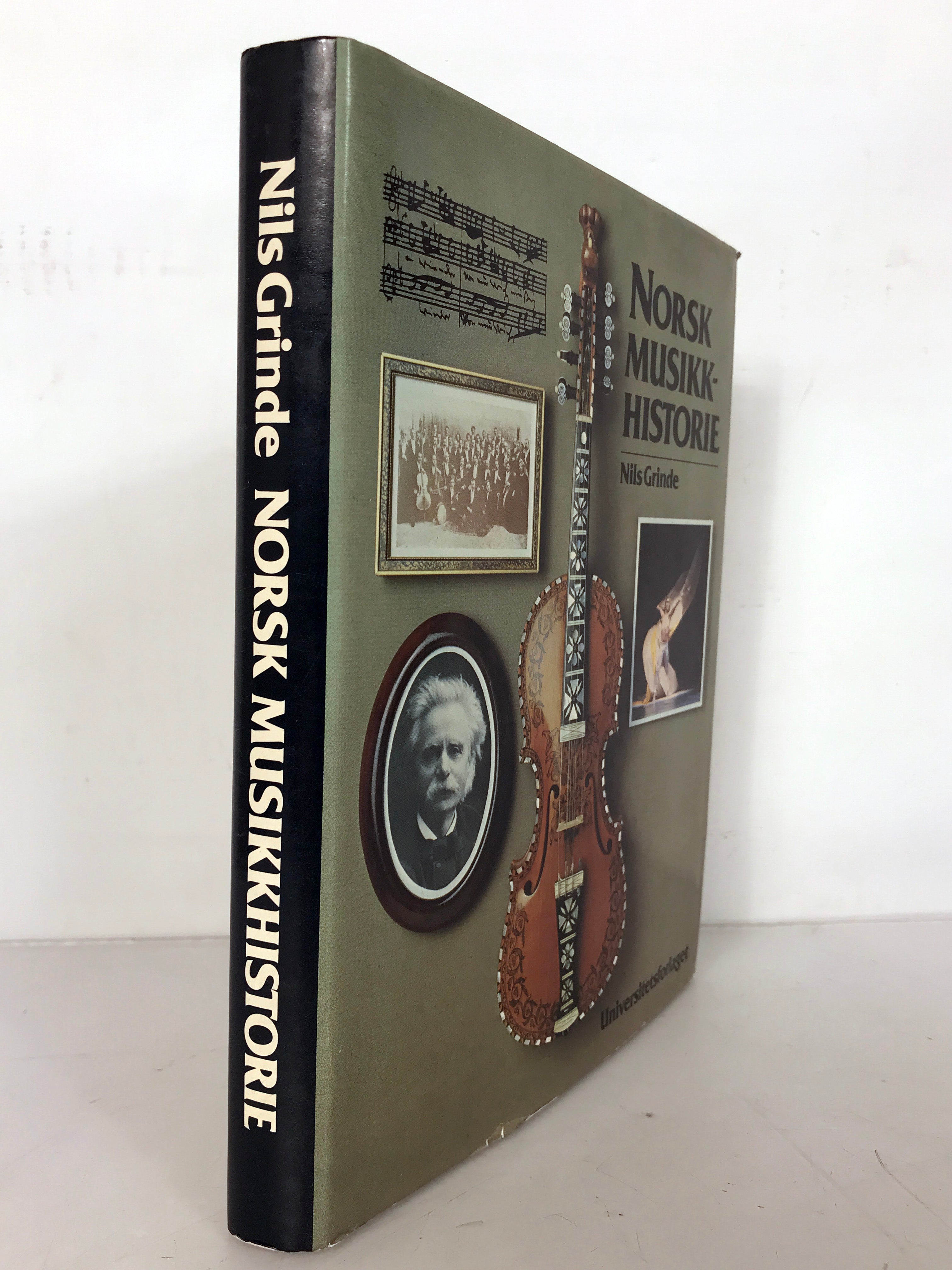 Norsk Musikkhistorie by Nils Grinde 1981 HC DJ (Norwegian)