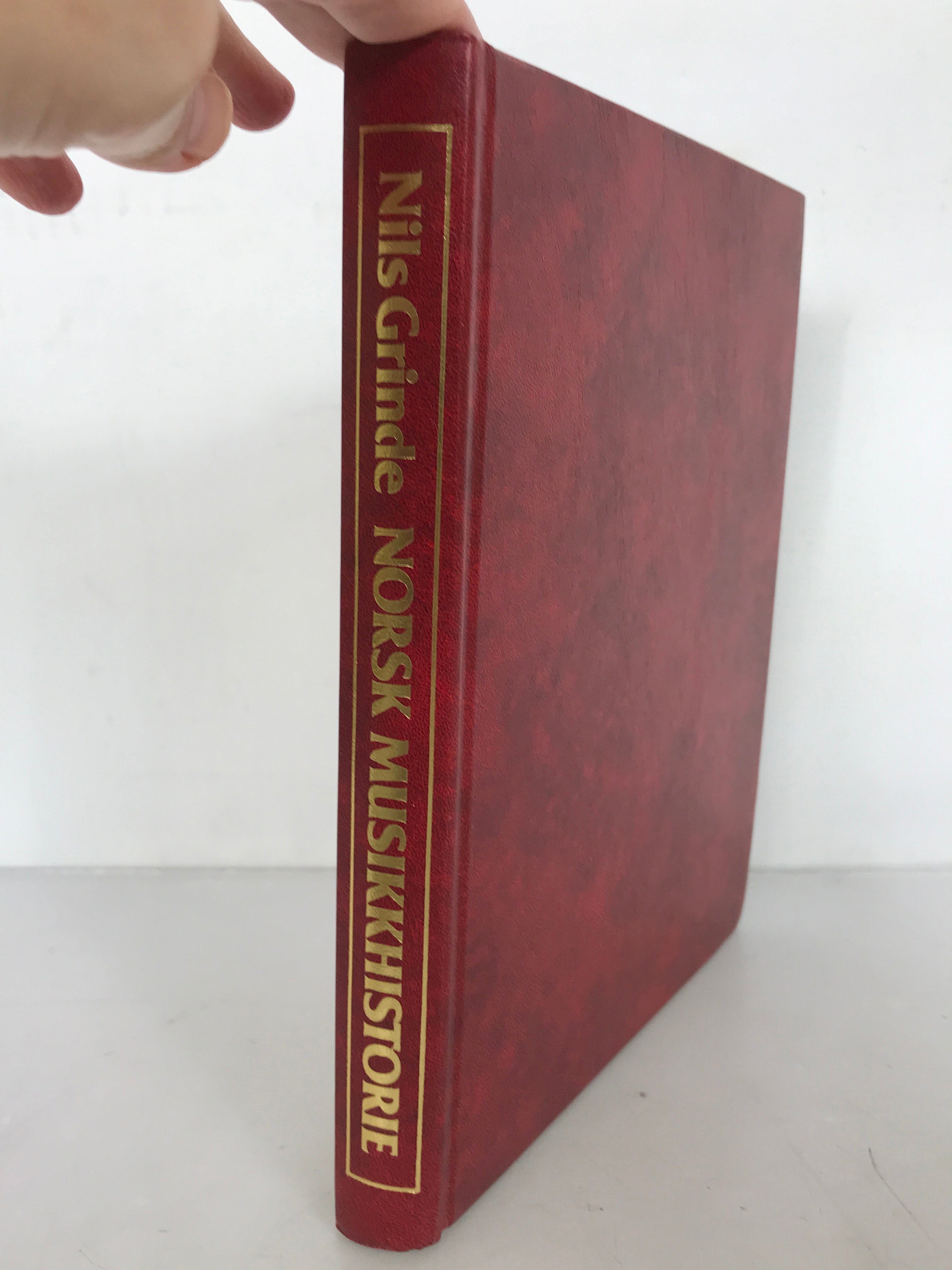 Norsk Musikkhistorie by Nils Grinde 1981 HC DJ (Norwegian)