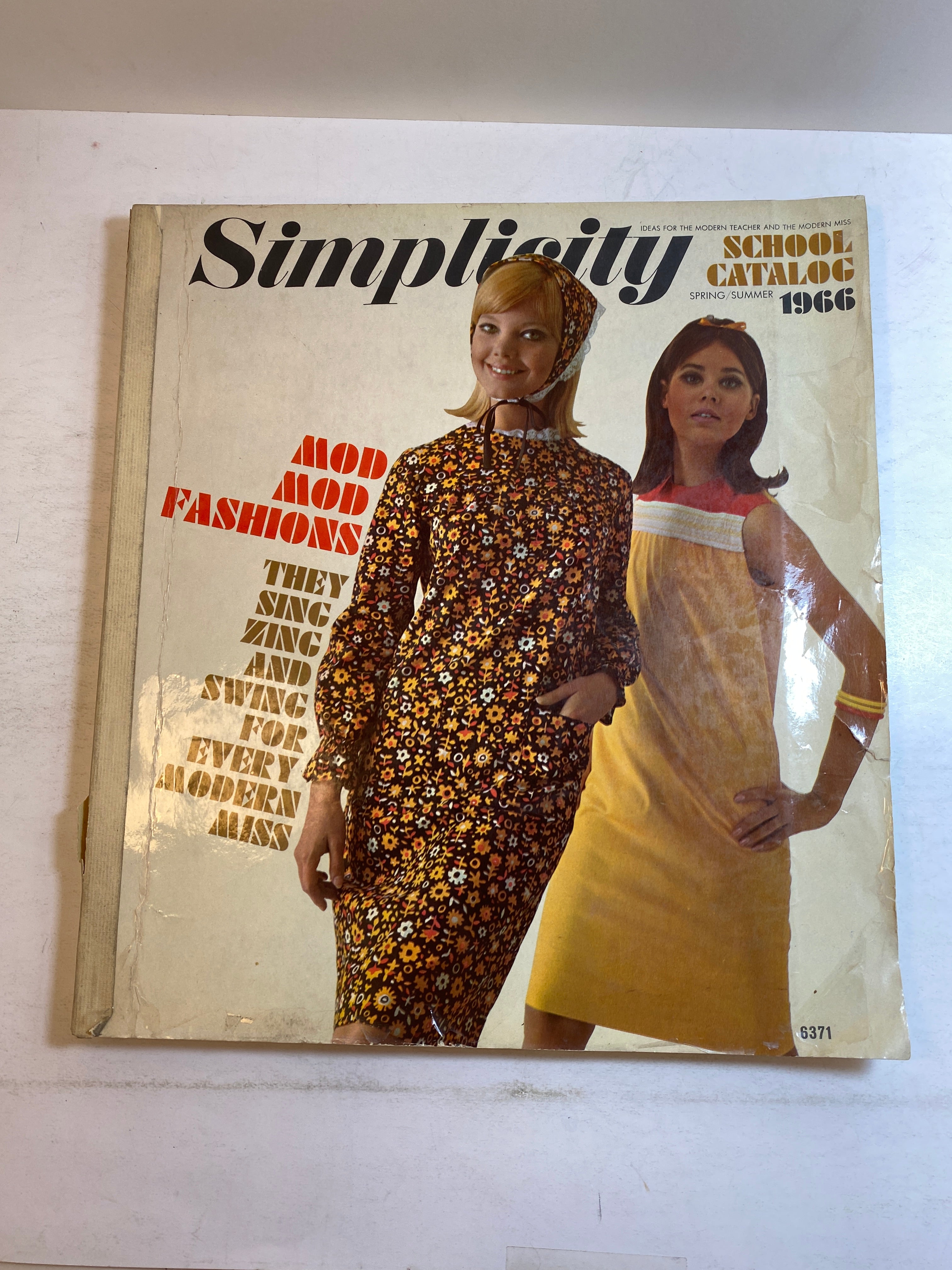Simplicity 1966 School Counter Catalog Book