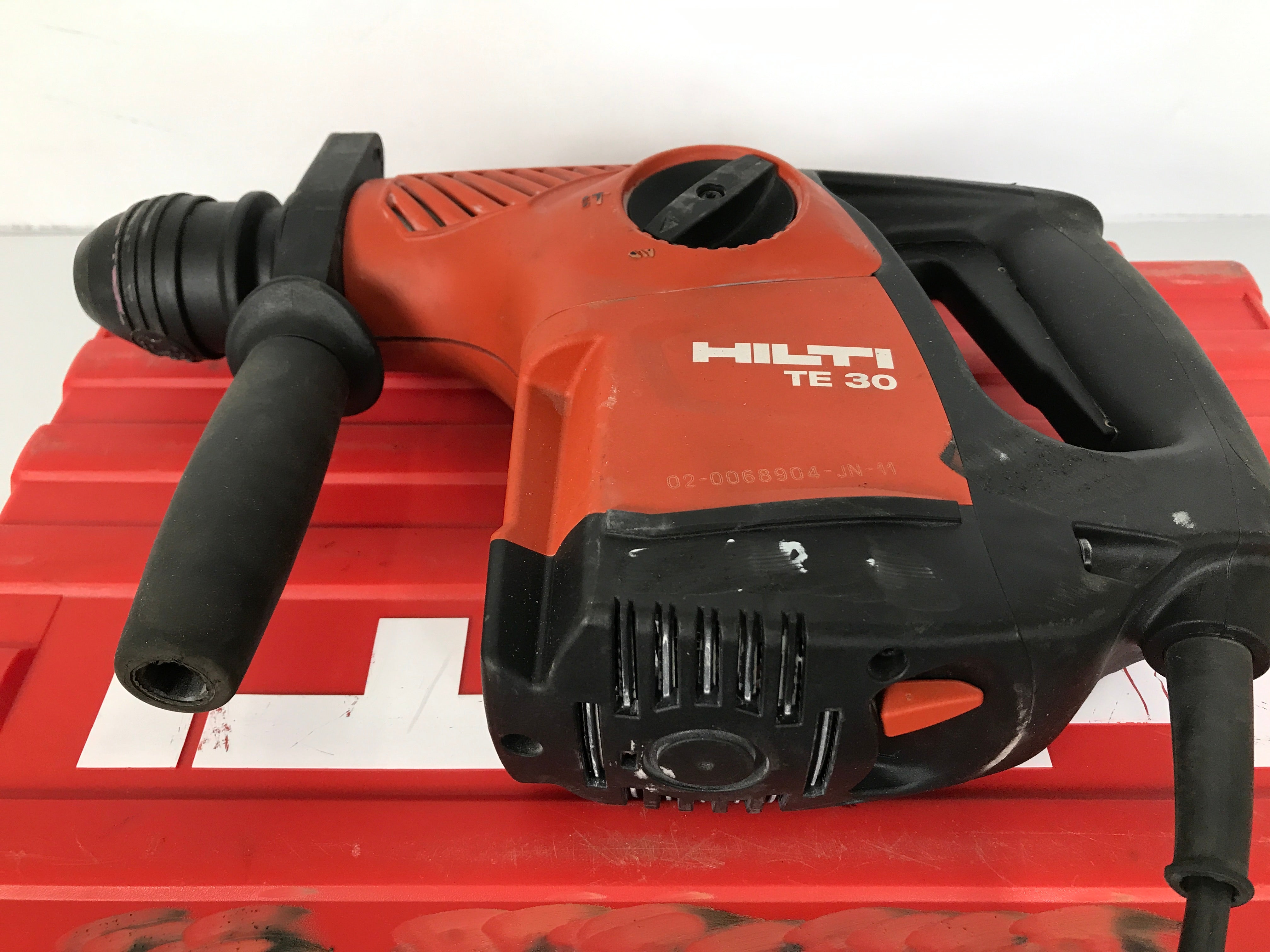 HILTI TE 30 Heavy Duty Corded Rotary Hammer Drill with Case