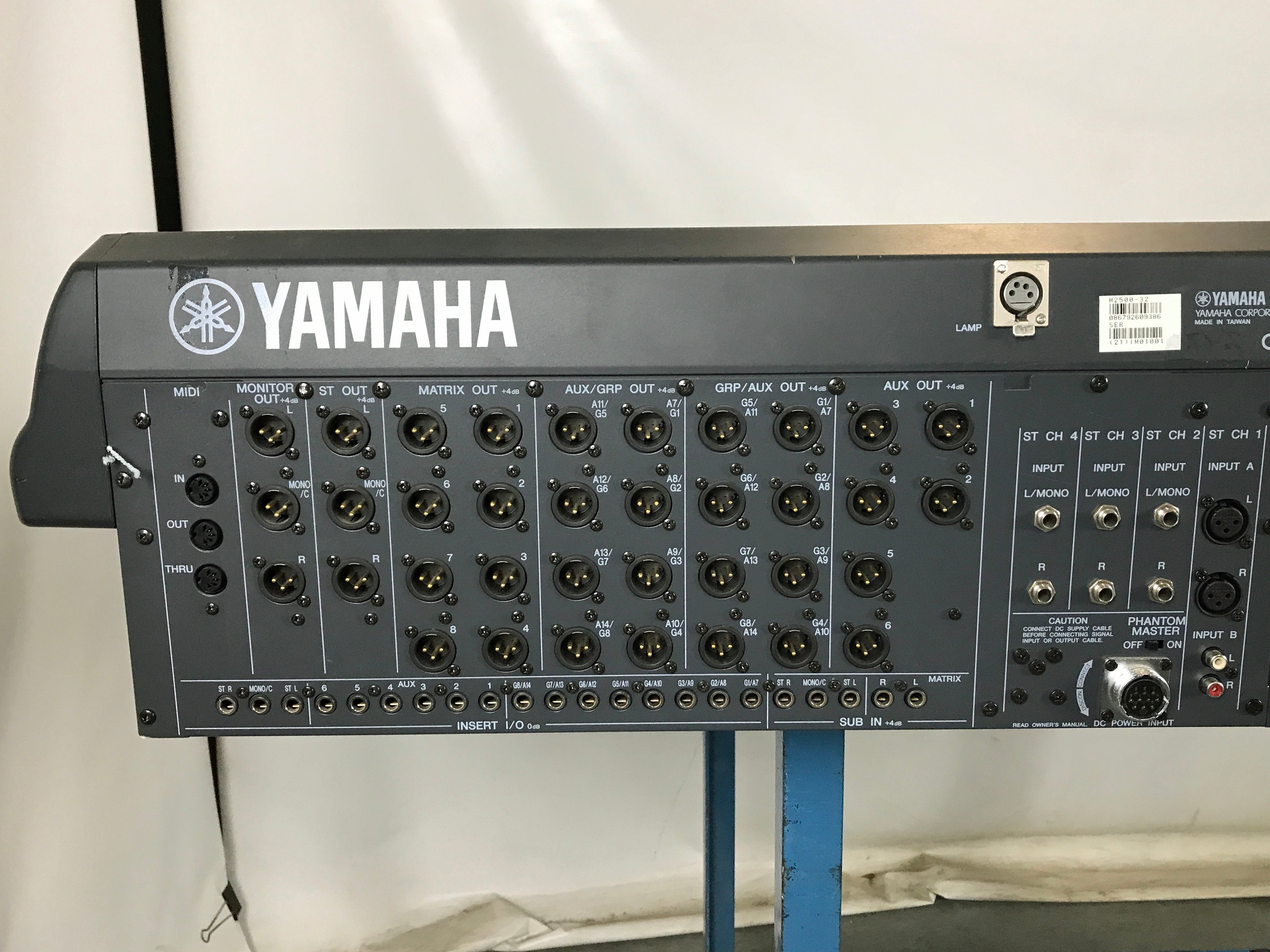 Yamaha M2500-32 Mixing Console w/ Yamaha PW3000MA Power Supply