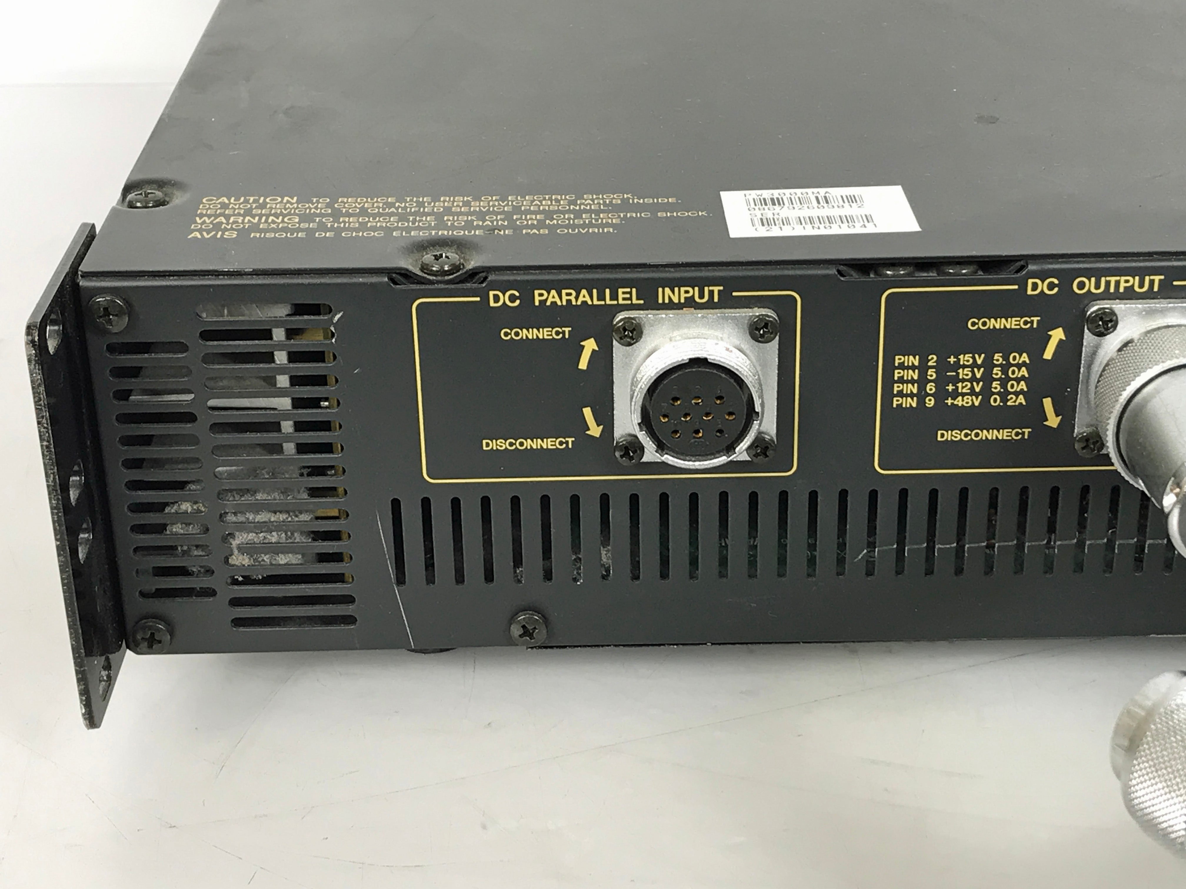 Yamaha M2500-32 Mixing Console w/ Yamaha PW3000MA Power Supply