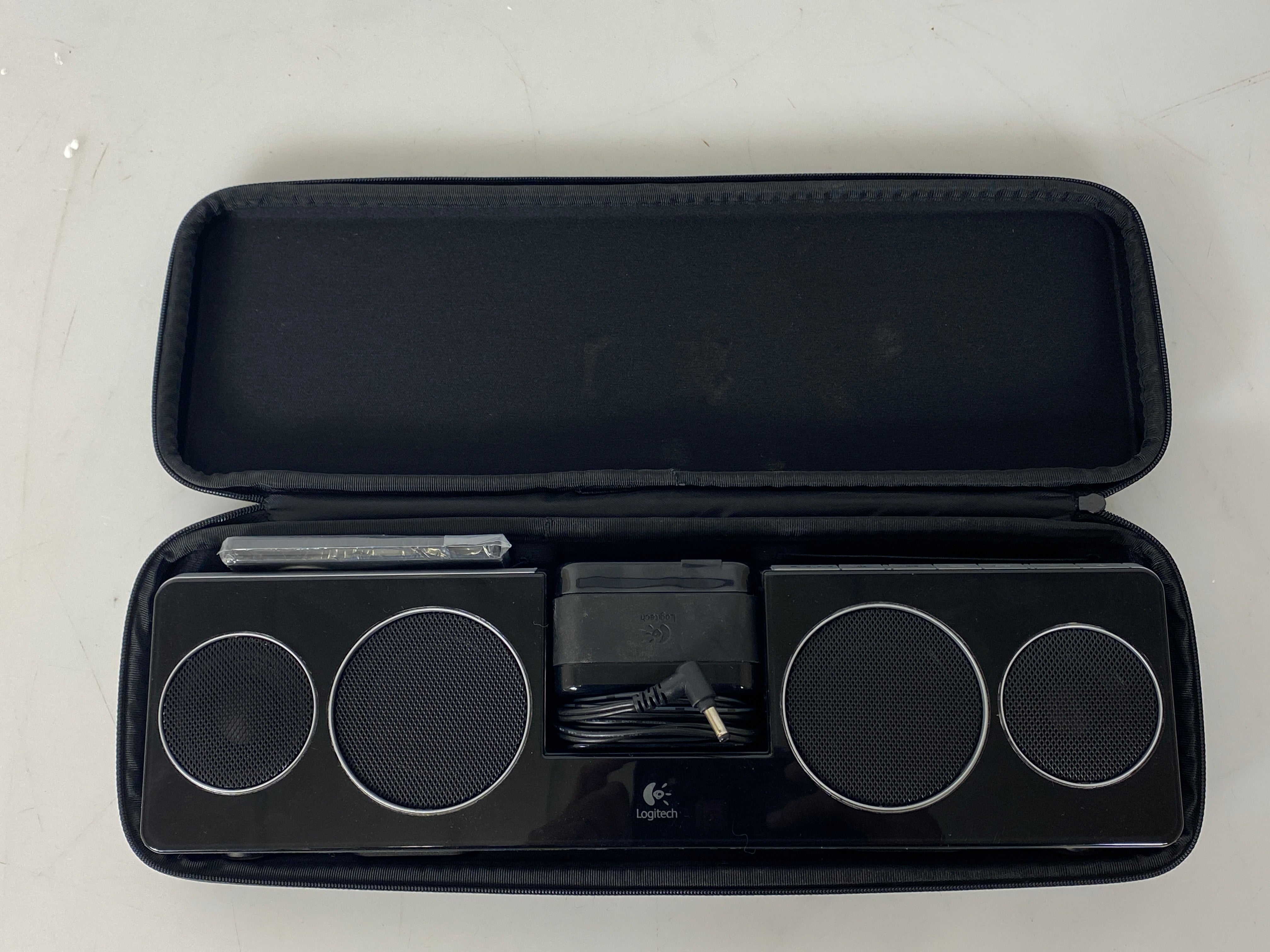 Logitech Pure-Fi Anywhere Compact Docking Speakers for iPod and iPhone *Bad Battery*