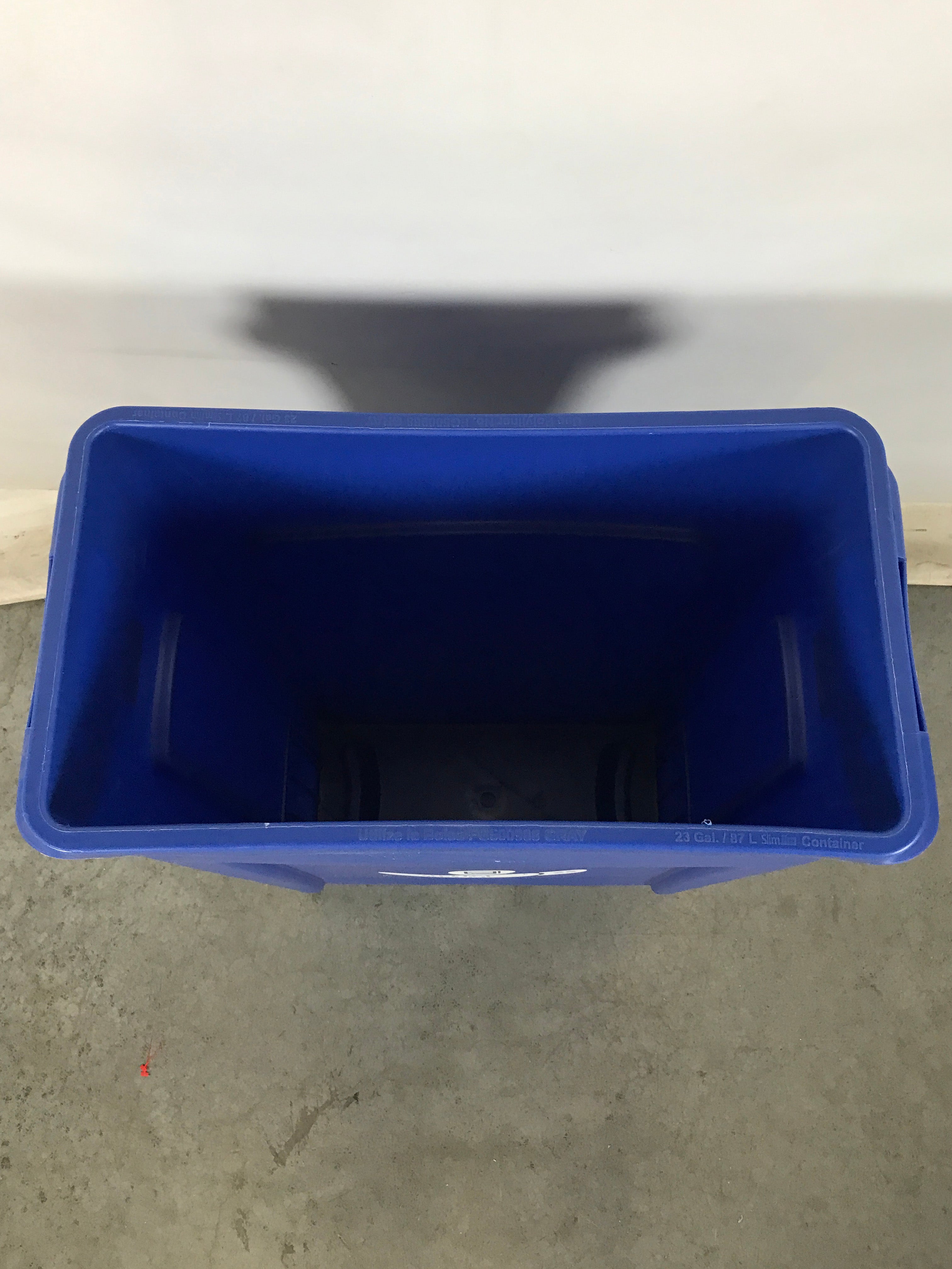 Rubbermaid Slim Jim Blue Trash Can