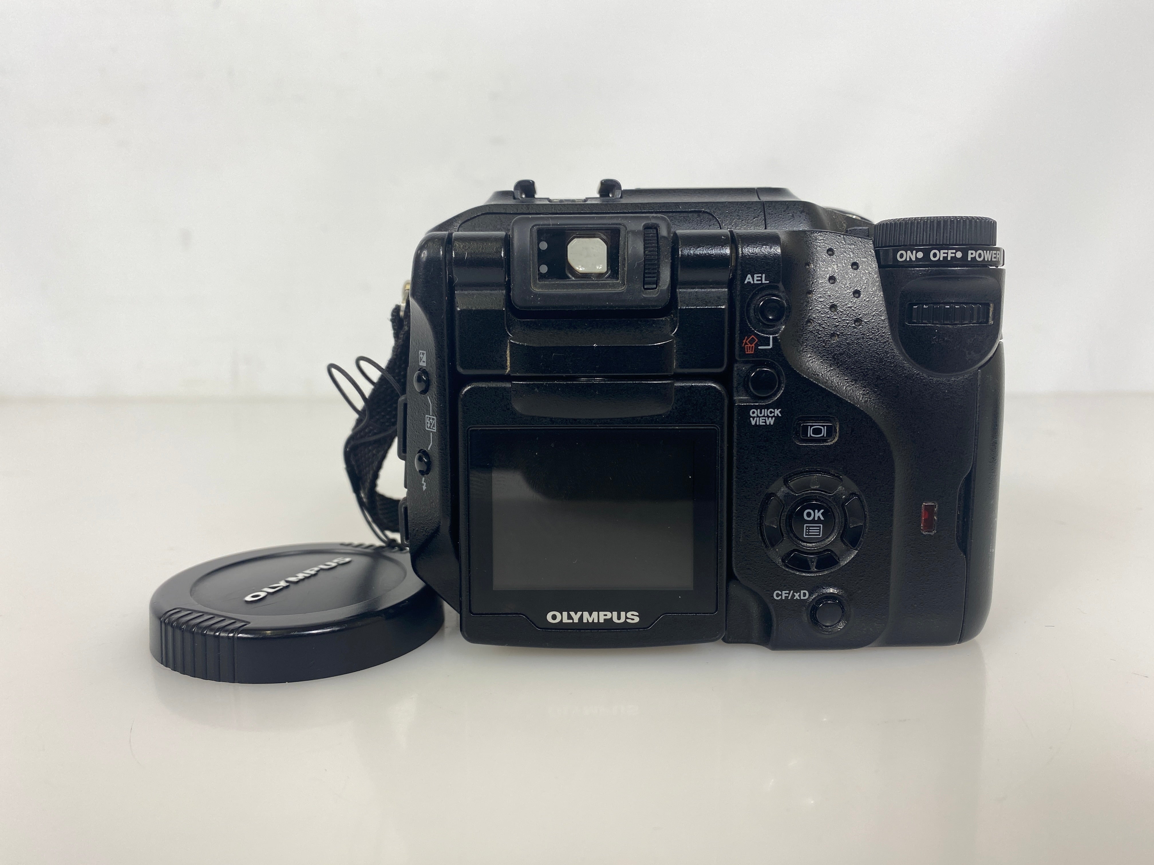 Olympus Camedia C-5060 Wide Zoom Digital Camera