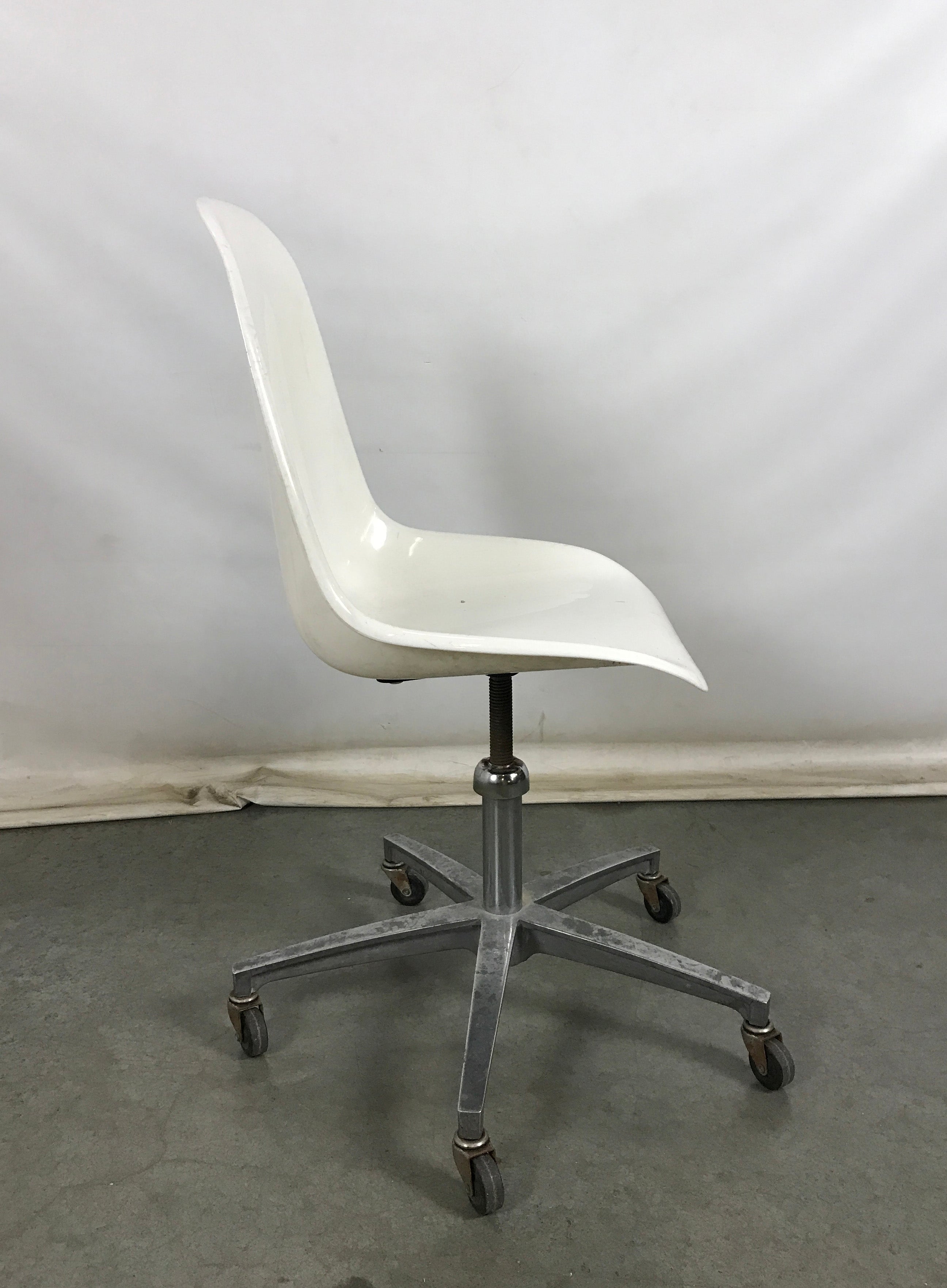 White Plastic Rolling Desk Chair