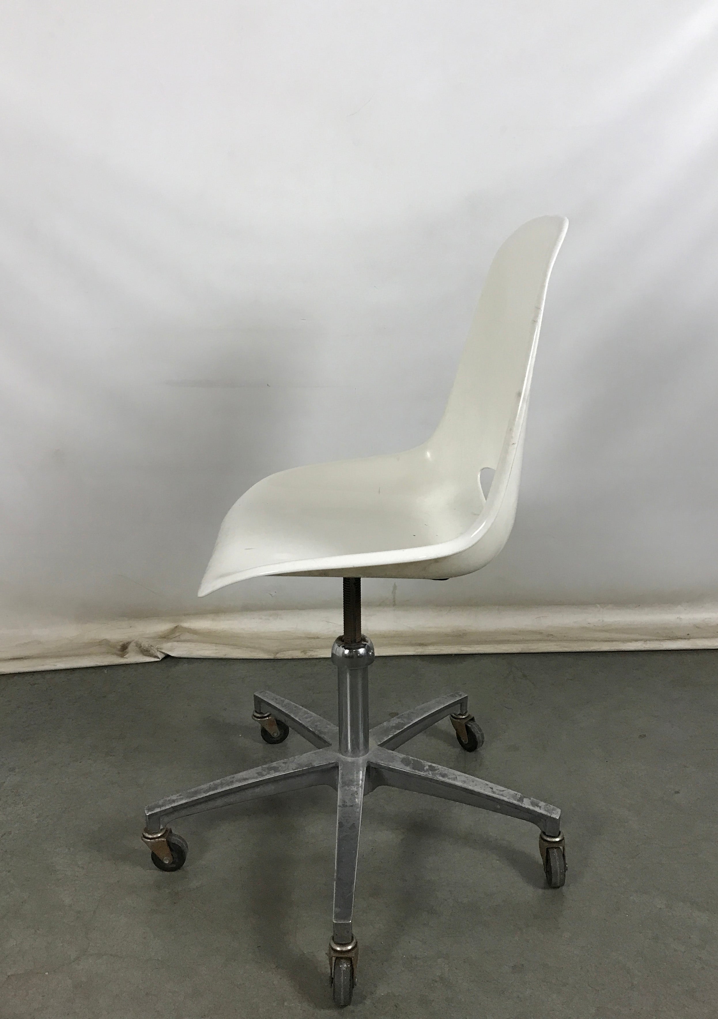 White Plastic Rolling Desk Chair