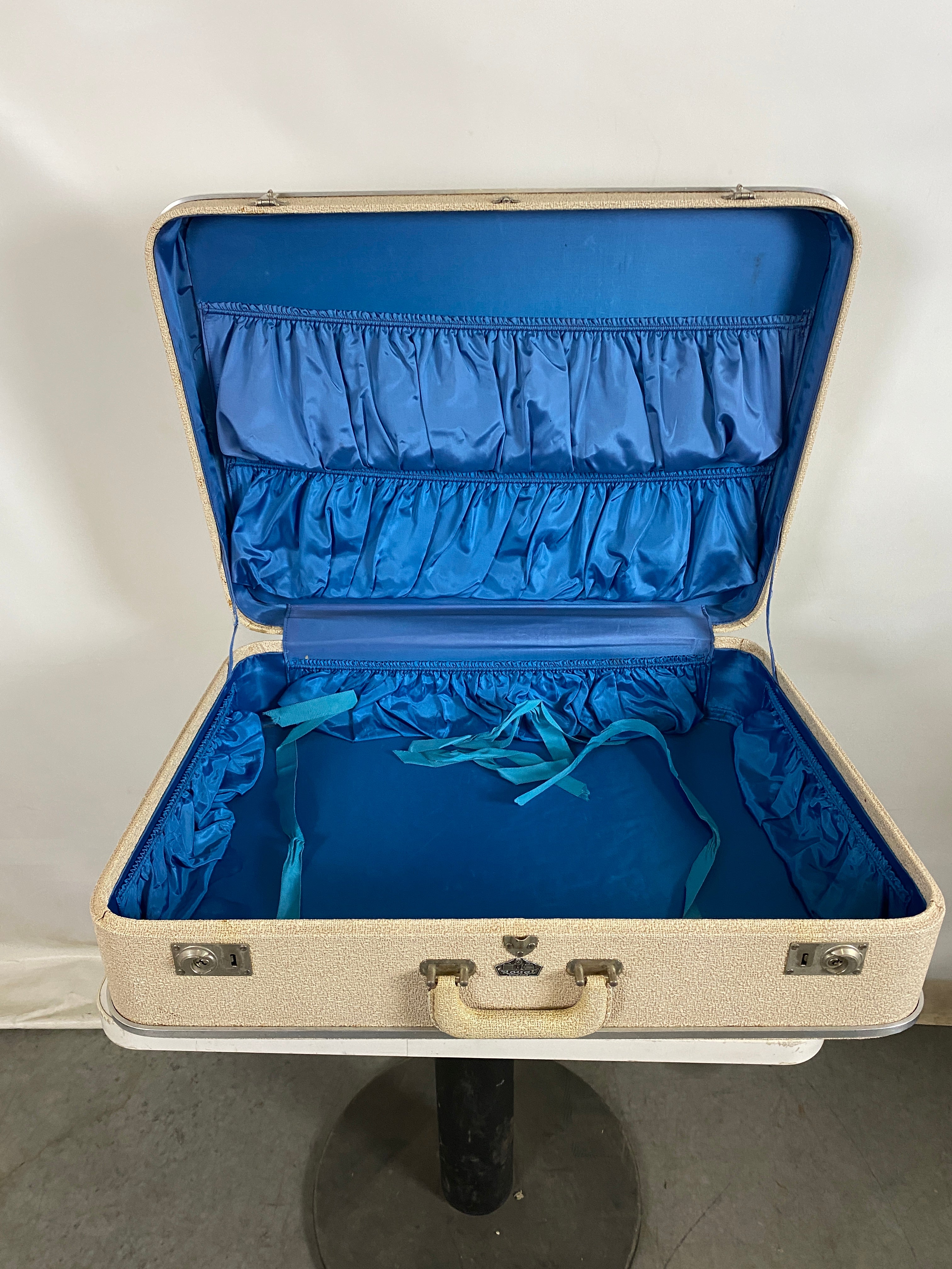 Vintage Royal Chicago Luggage Suitcase