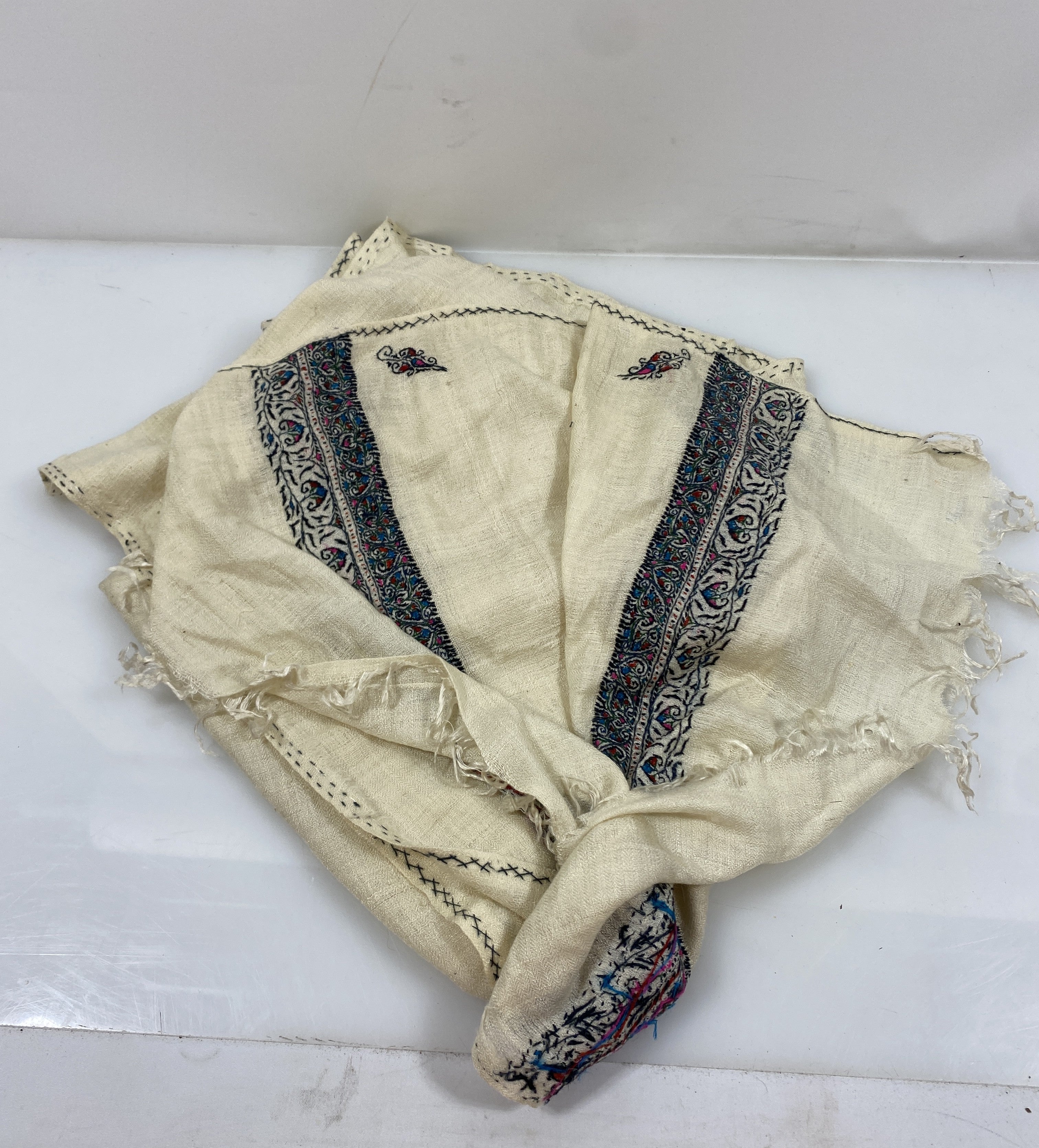 Vintage 1950s White Scarf with Intricate Floral Embroidery