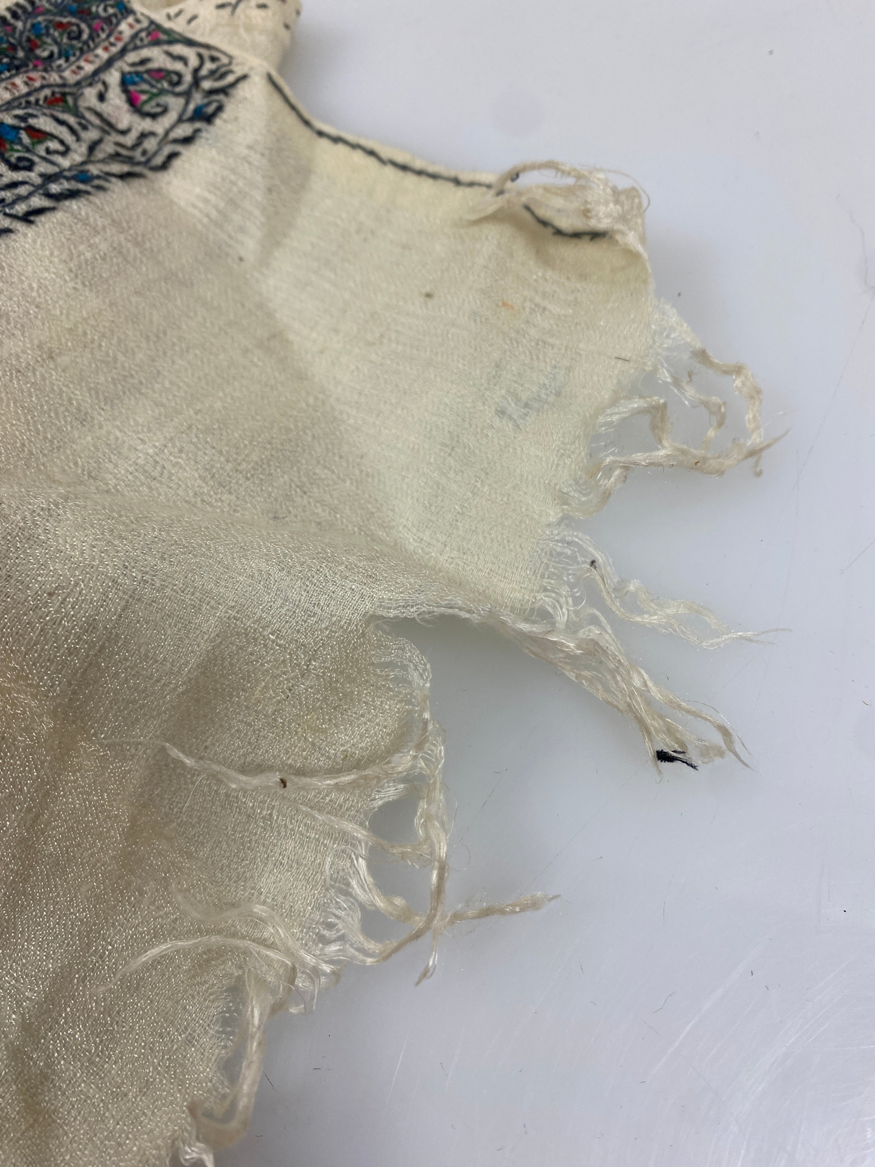 Vintage 1950s White Scarf with Intricate Floral Embroidery