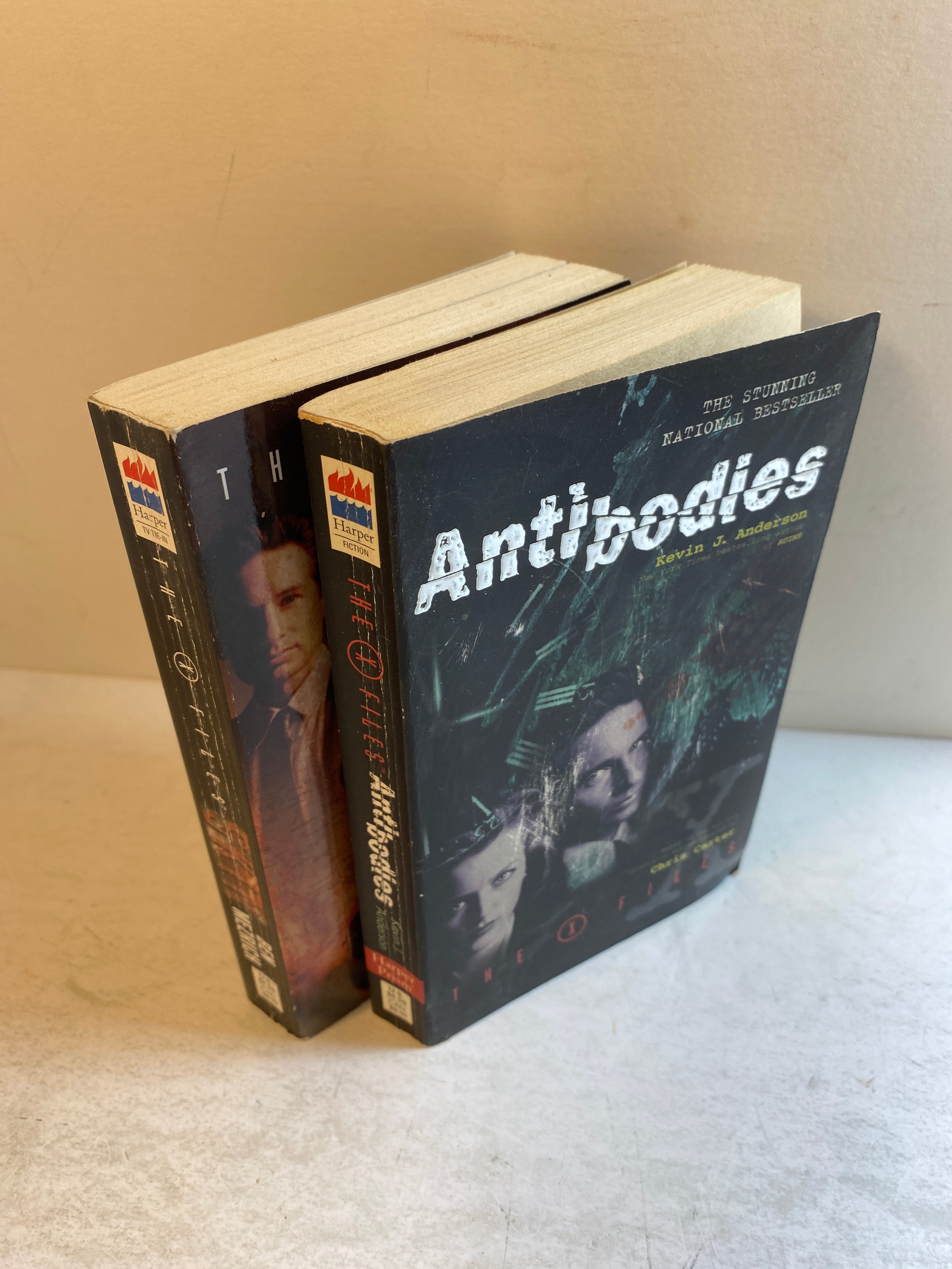 Lot of 2 X Files paperbacks 1997-2000