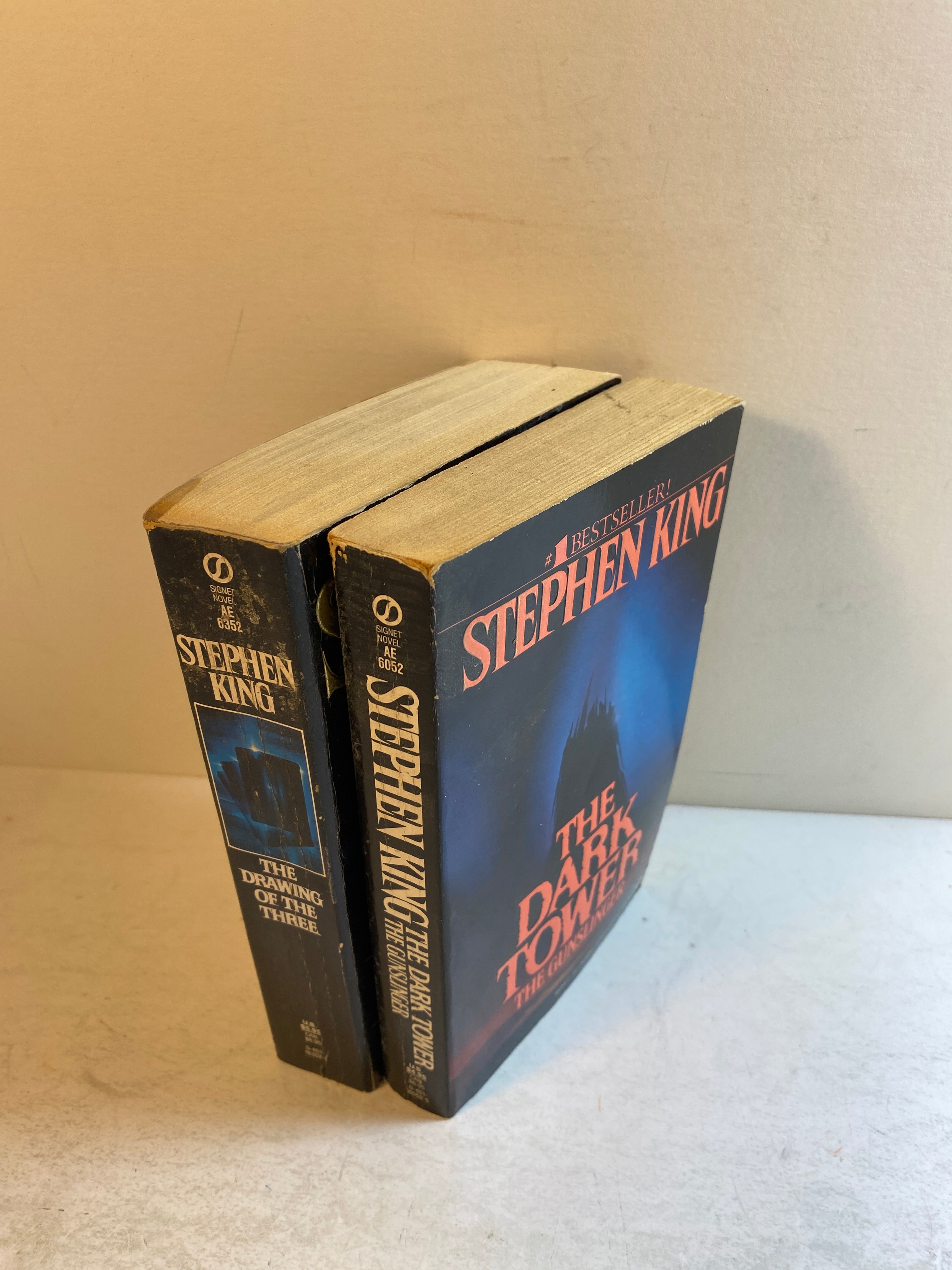 Lot of 2 Dark Tower paperbacks Stephen King Gunslinger Drawing of Three 1989-1990