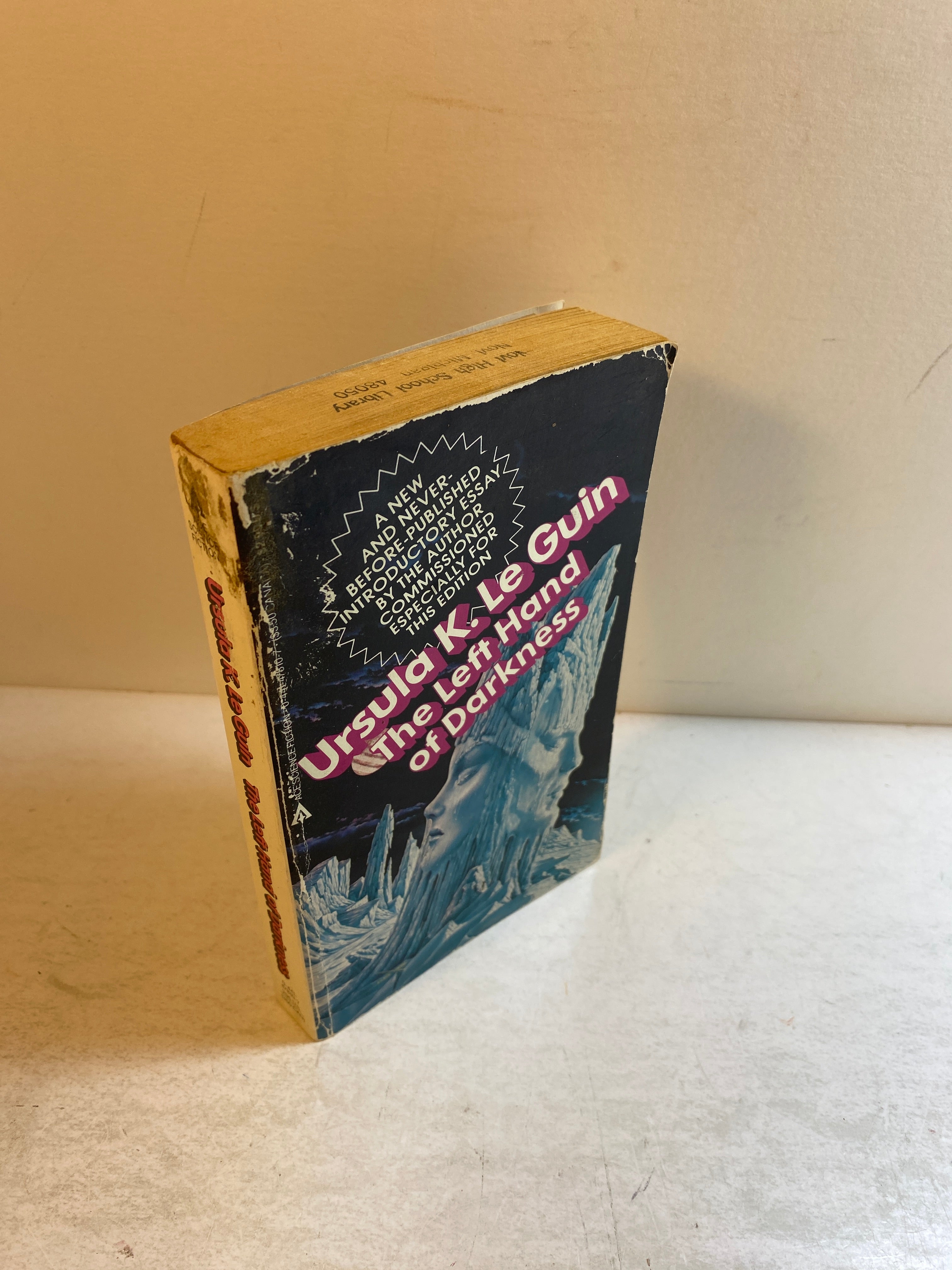 Left Hand of Darkness Ursula Le Guin paperback 1976