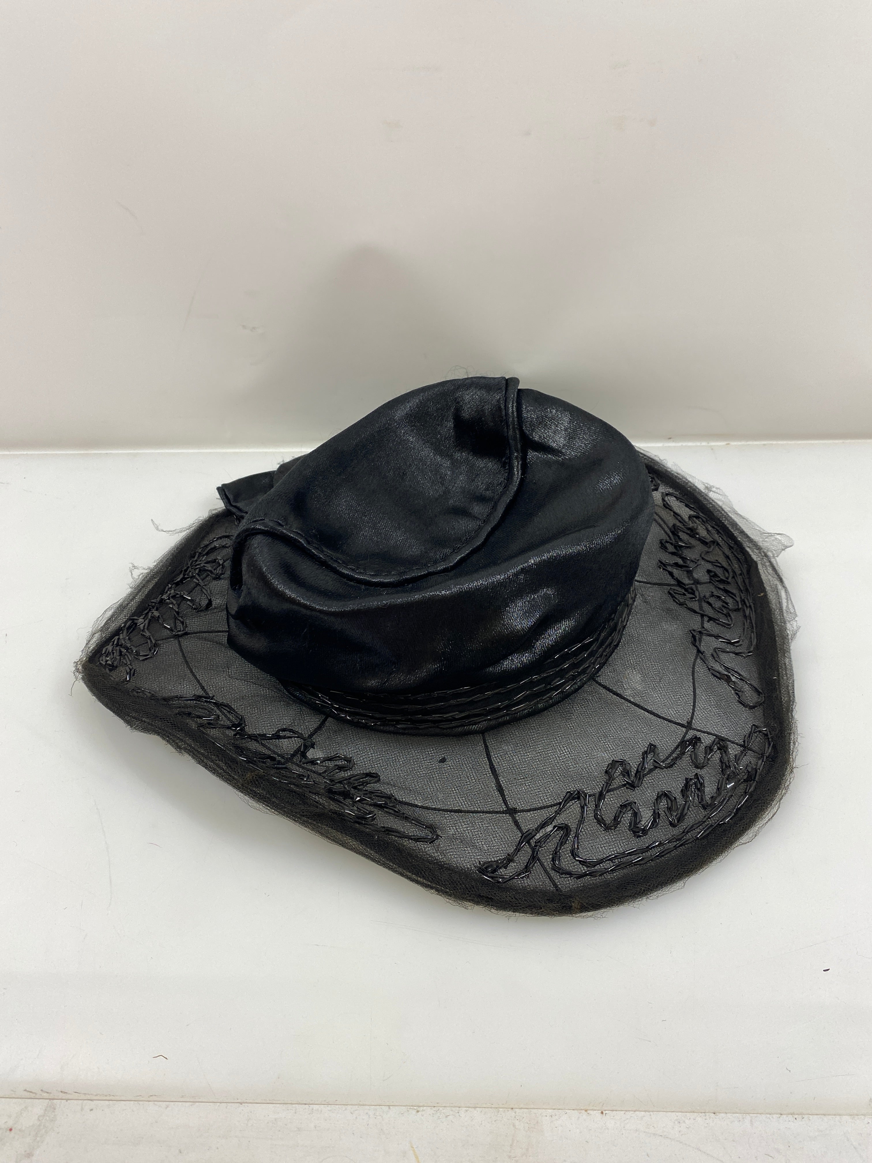 Vintage 1940's Black Wide Brim Women's Hat with Tulle