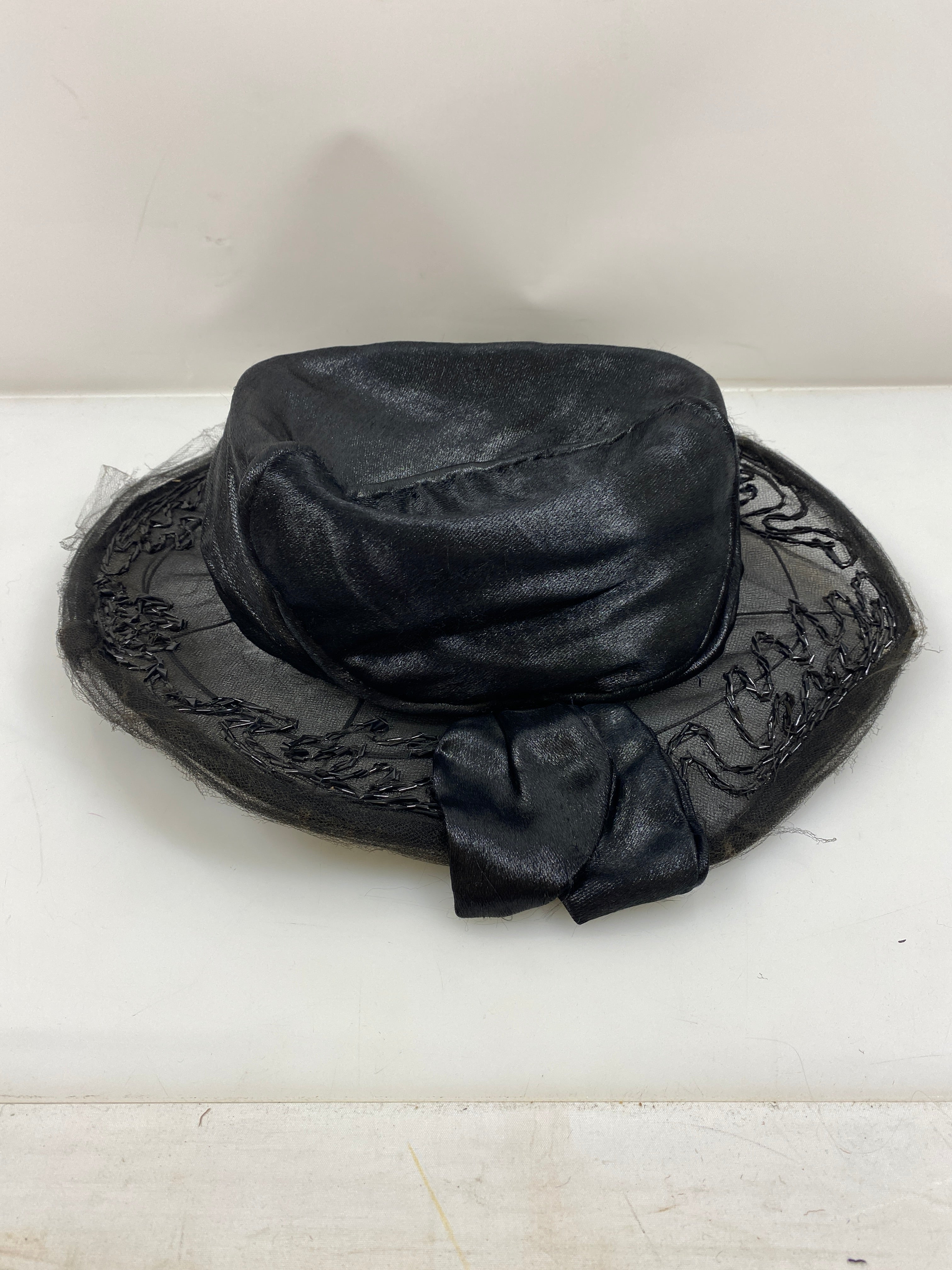 Vintage 1940's Black Wide Brim Women's Hat with Tulle