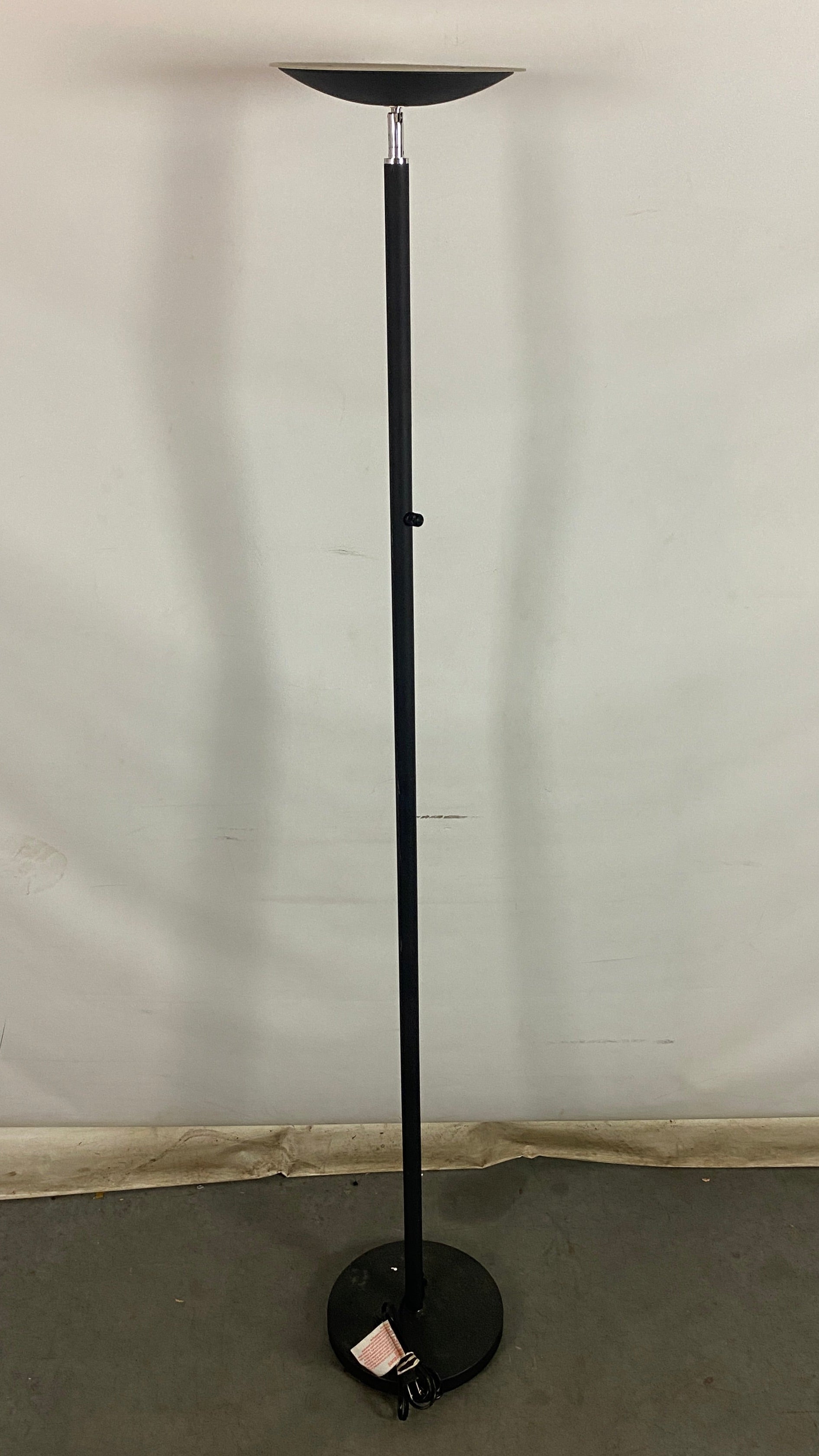 Black Metal Round Base Lamp