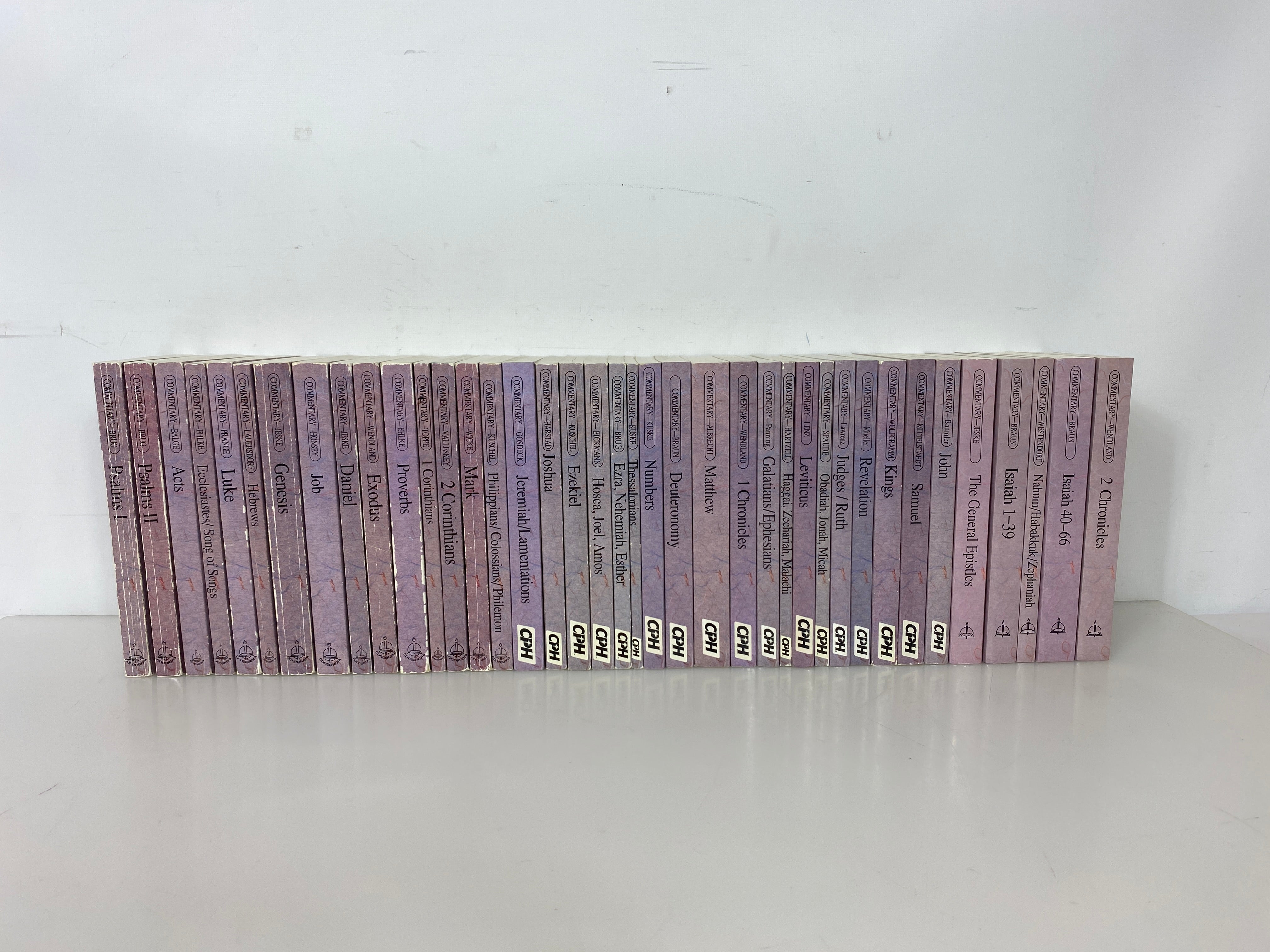 Set of 39 People's Commentary Bible 1990's Concordia House SC
