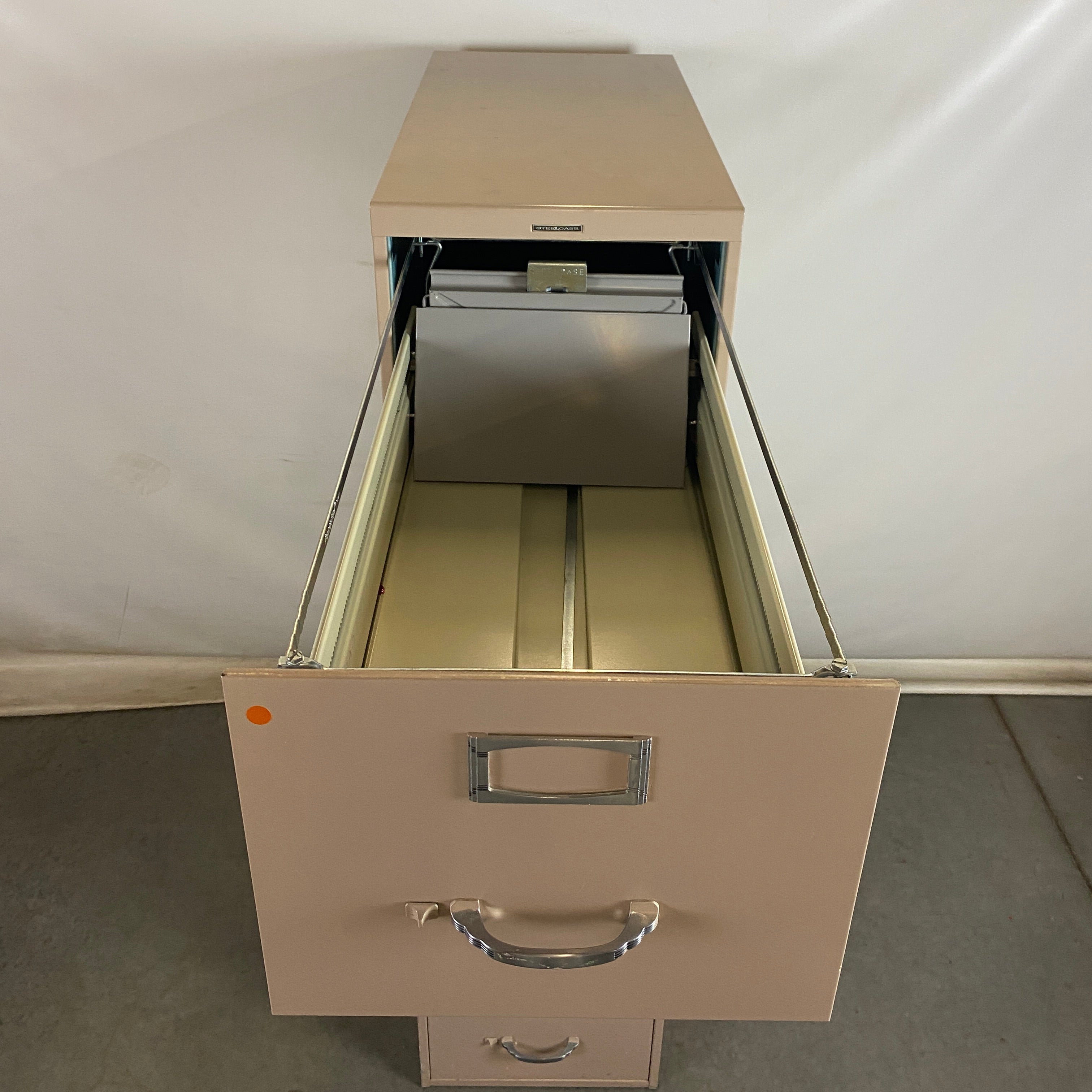Steelcase #1845-1 Light Beige 5 Drawer File Cabinet
