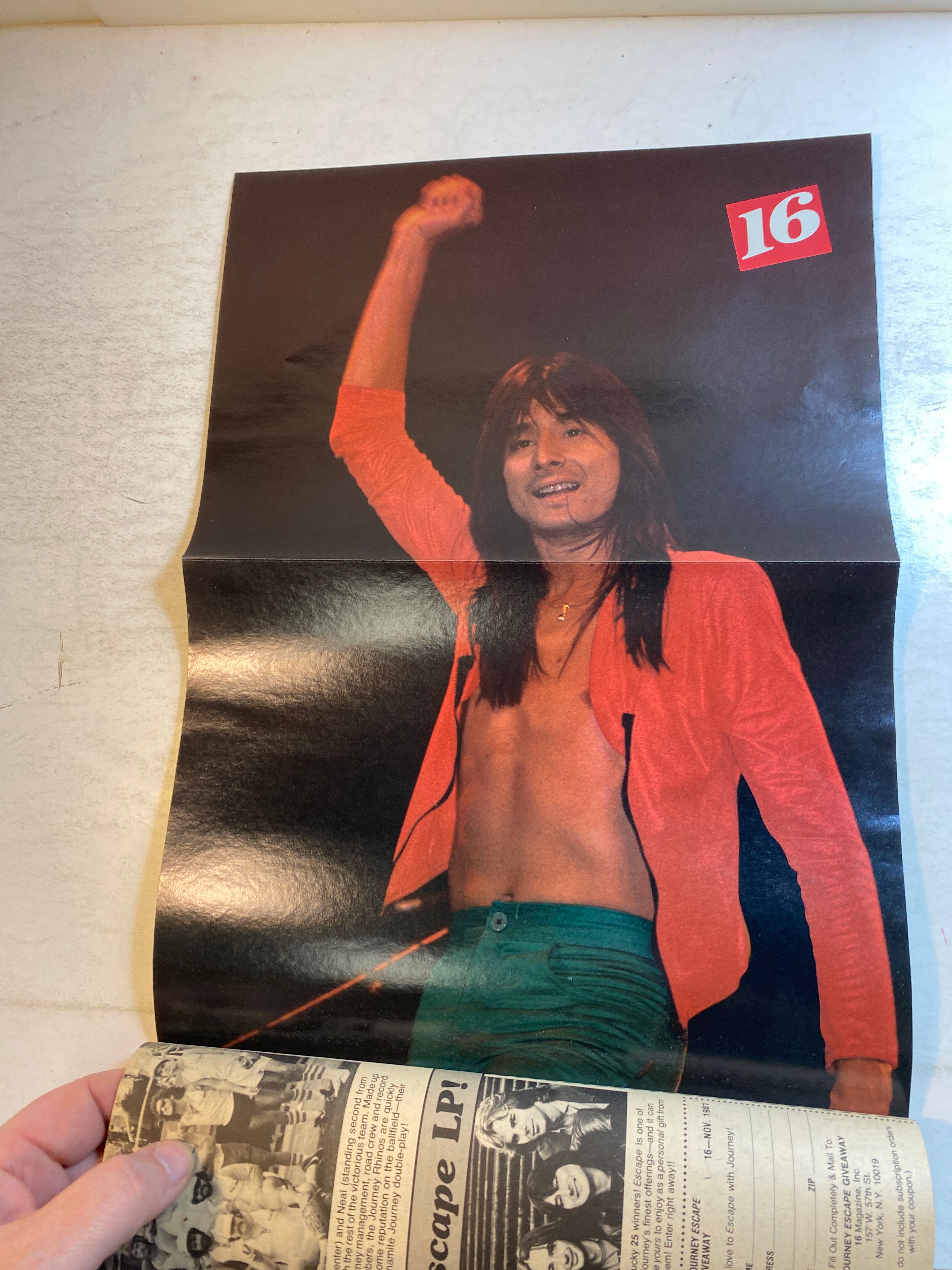 16 Magazine November 1981 John Schneider Ralph Macchio w/ poster intact