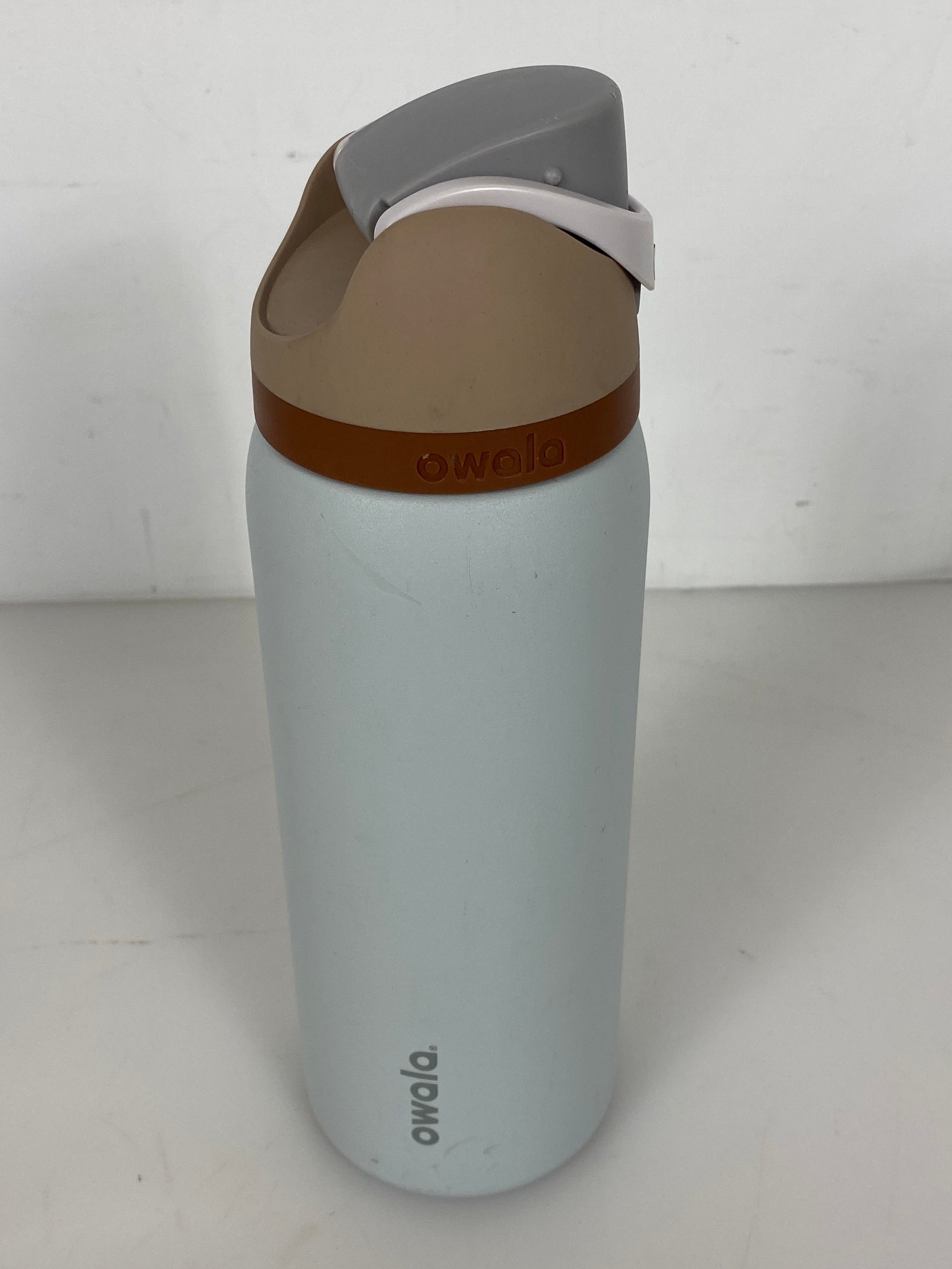 32 oz Light Blue and Brown Owala Water Bottle