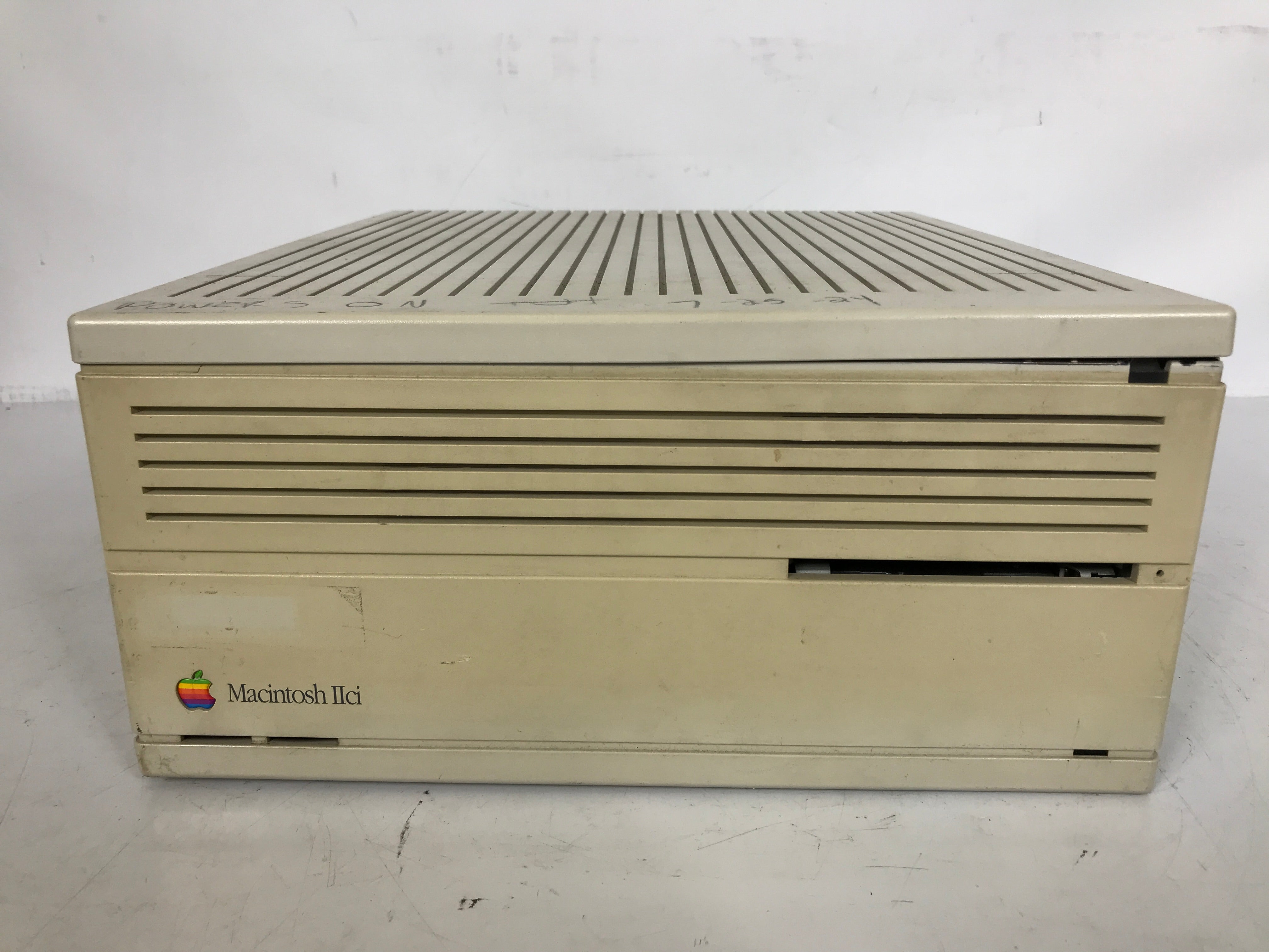 Vintage Apple M5780 Macintosh IIci Computer