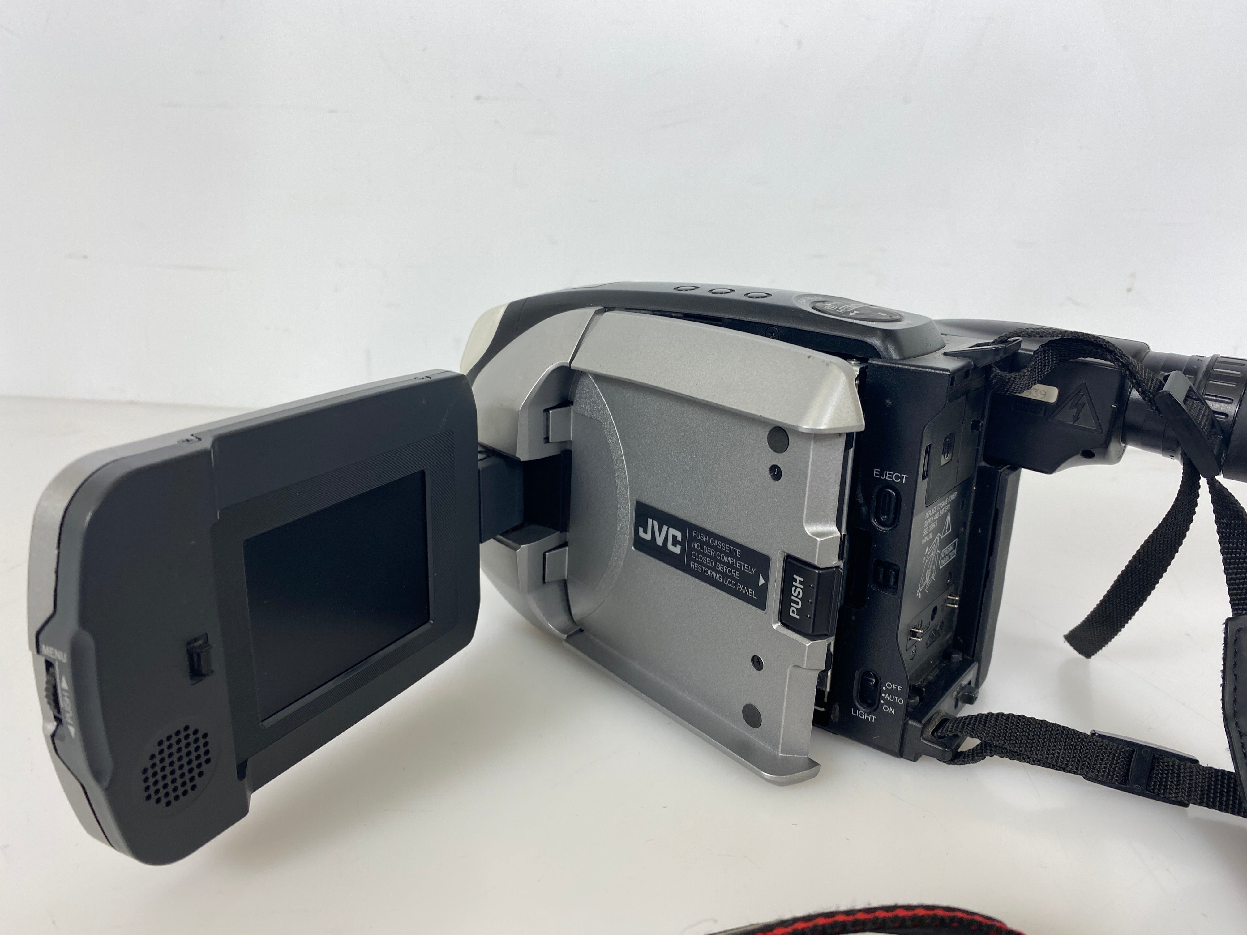 JVC GR-AXM700U Compact VHS 44X Zoom Video Camera - *Untested*